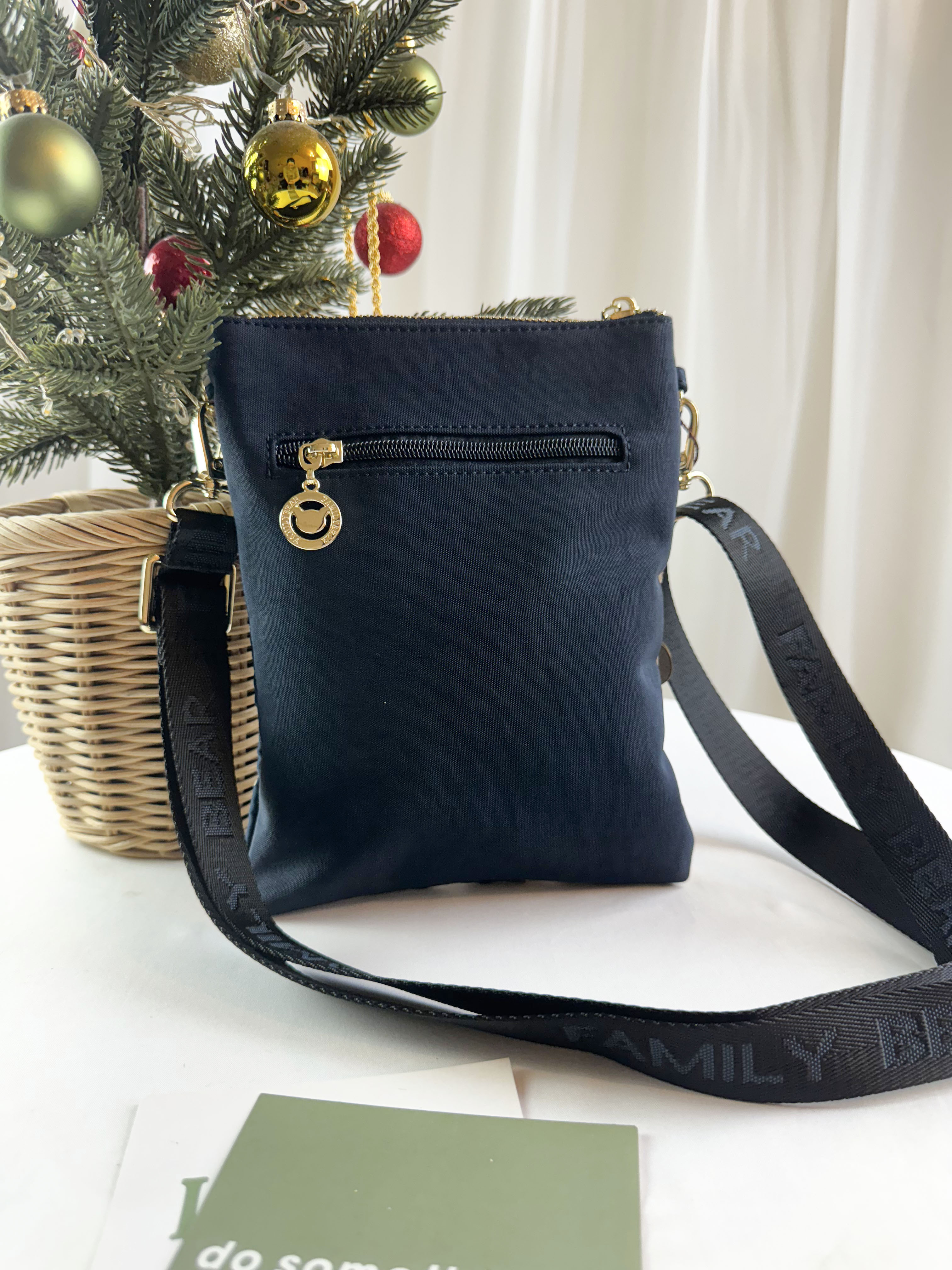 FamilyBear 蝴蝶花拼接藍防潑水單層側背包 / 手機袋 #2231