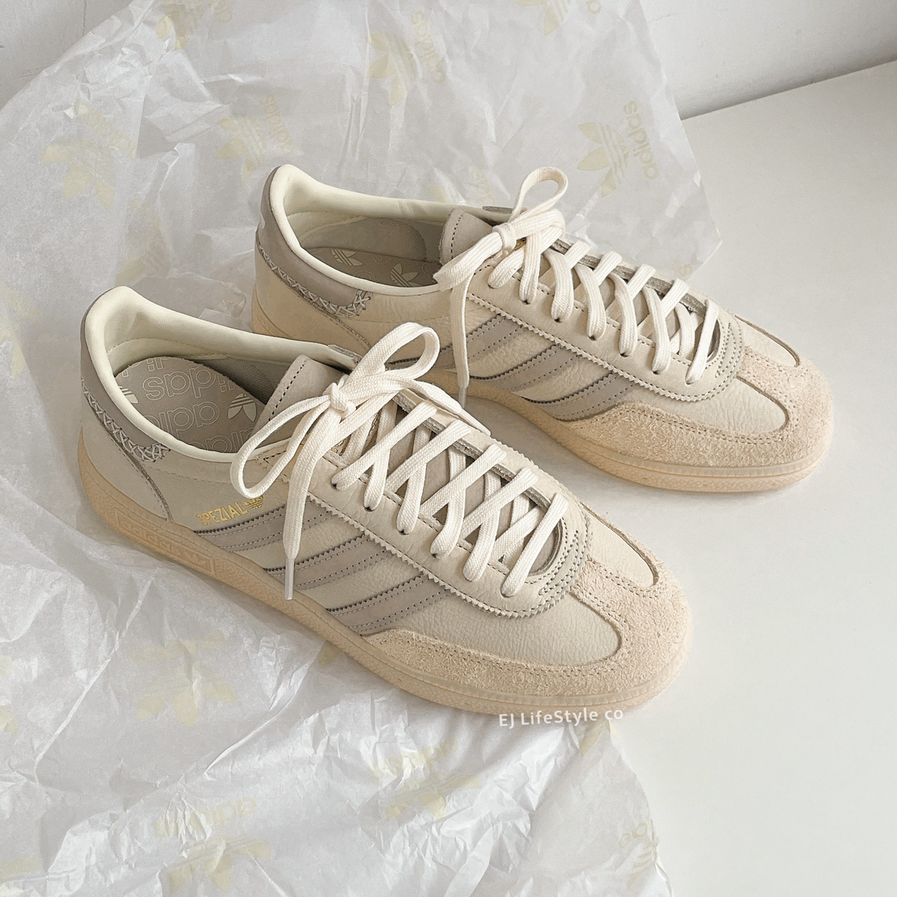 ADIDAS HANDBALL SPEZIAL 奶油灰白 粉紫 外縫線 復古 麂皮 焦糖底 女鞋 IE3699 / 調貨