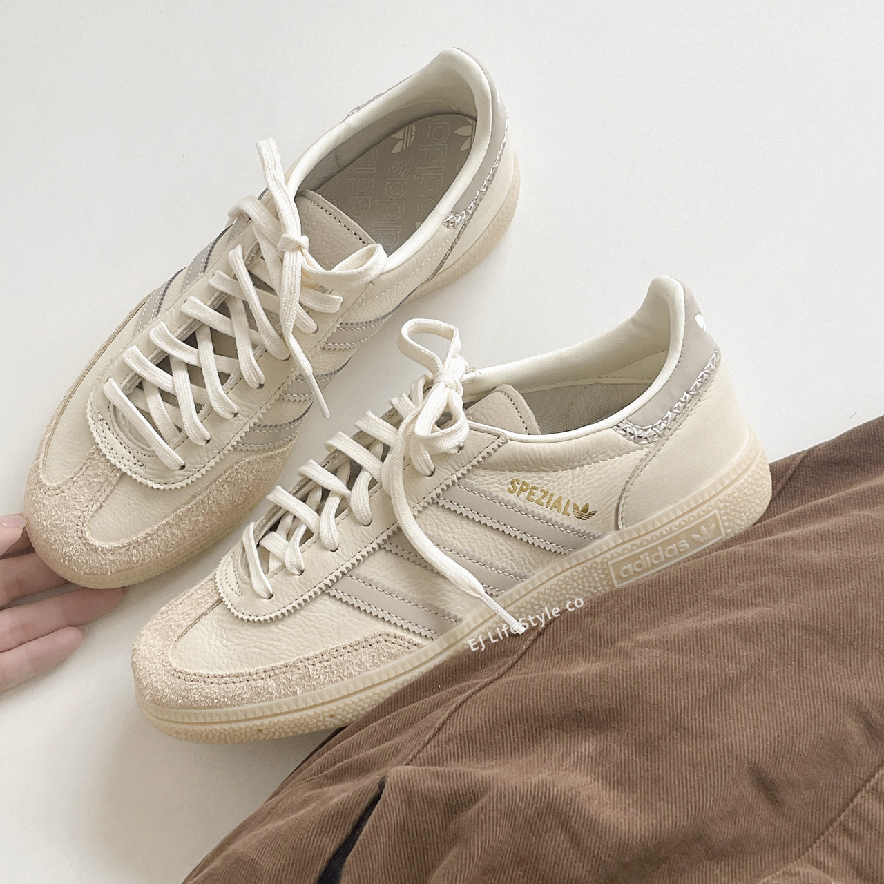 ADIDAS HANDBALL SPEZIAL 奶油灰白 粉紫 外縫線 復古 麂皮 焦糖底 女鞋 IE3699 / 調貨