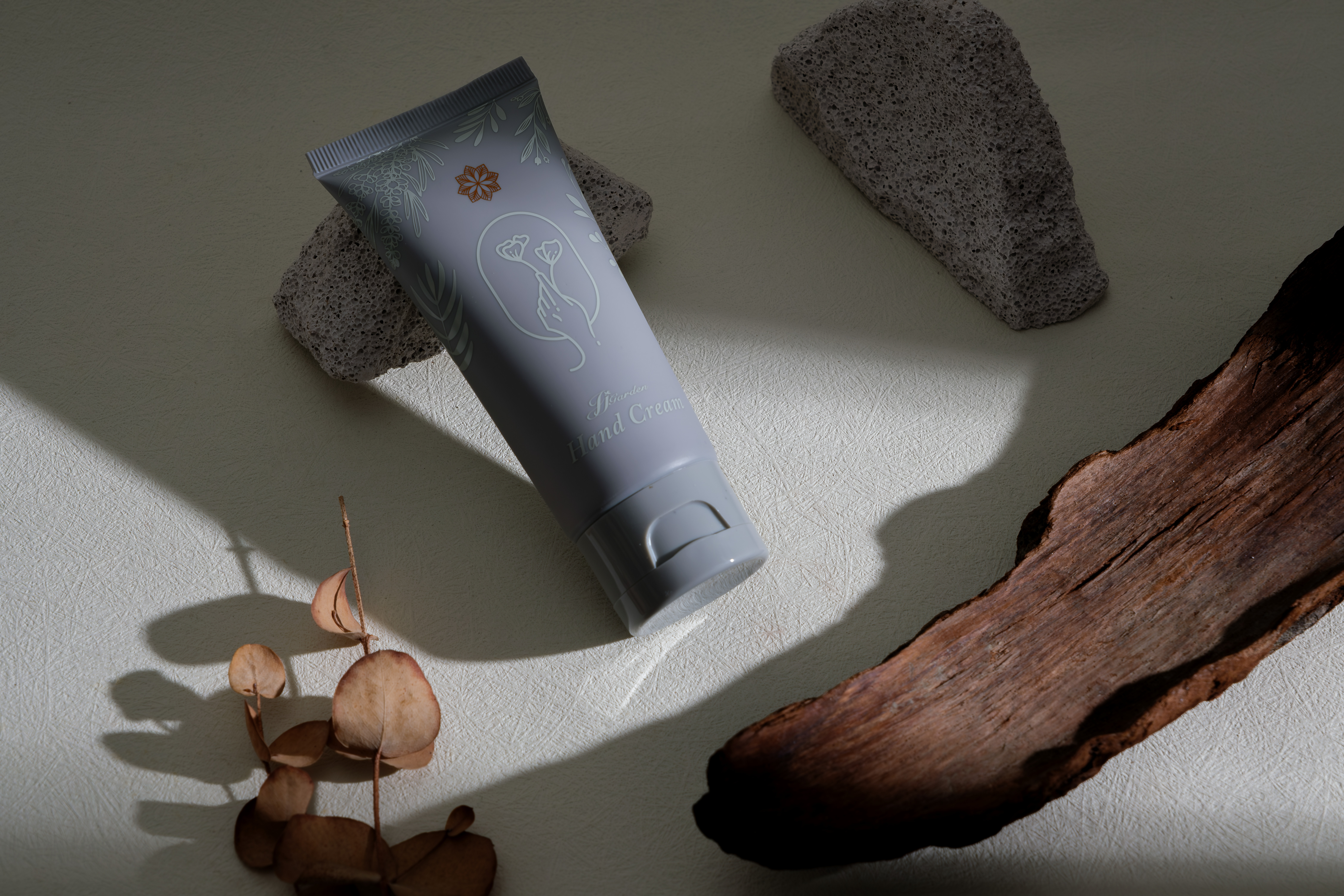 Moisturizing Hand Cream 簡約灰-輕盈保濕護手霜（黑醋栗）50ml