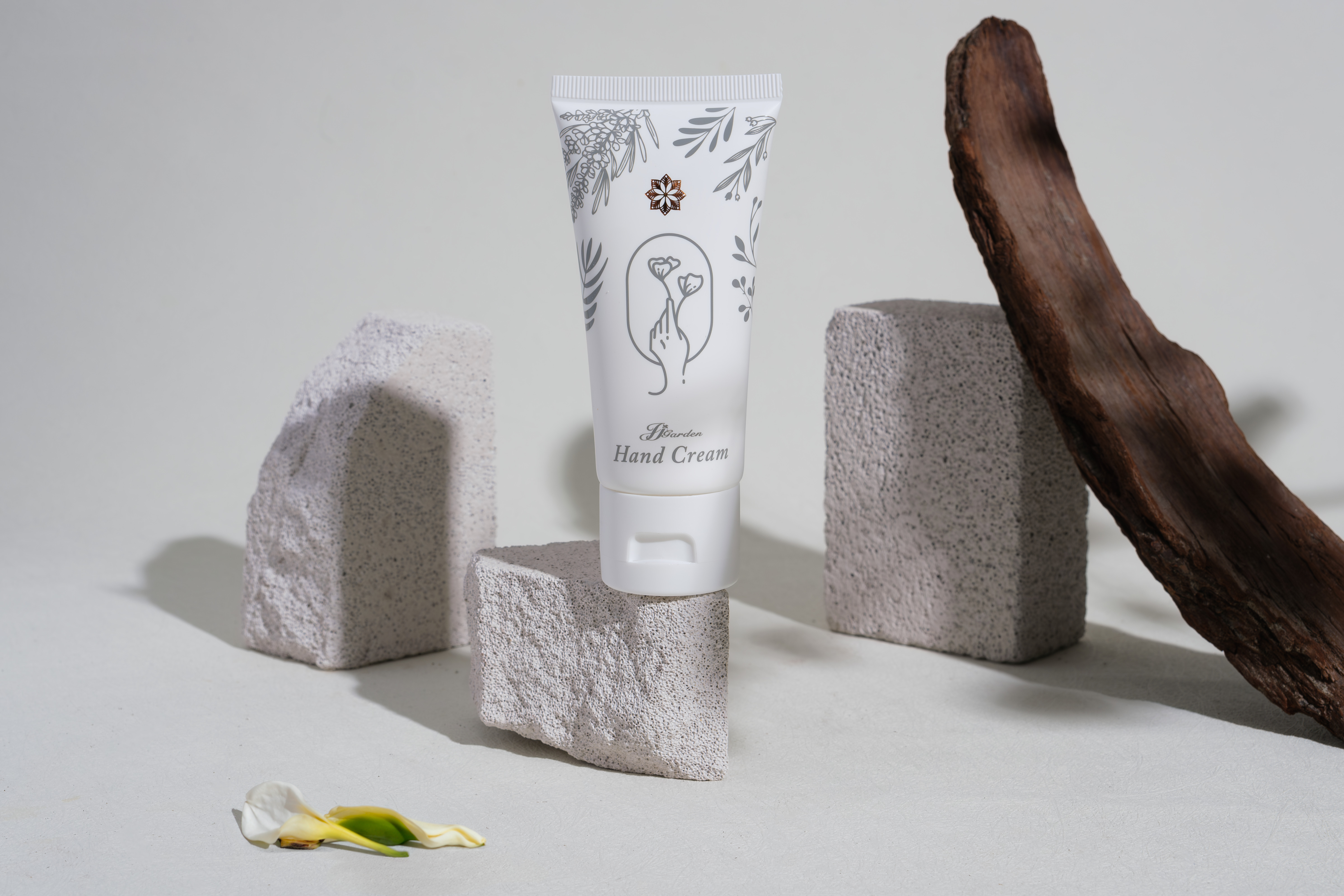 Tender & Fair Hand Cream 極緻白-水嫩白皙護手霜 (善芝花園）50ml