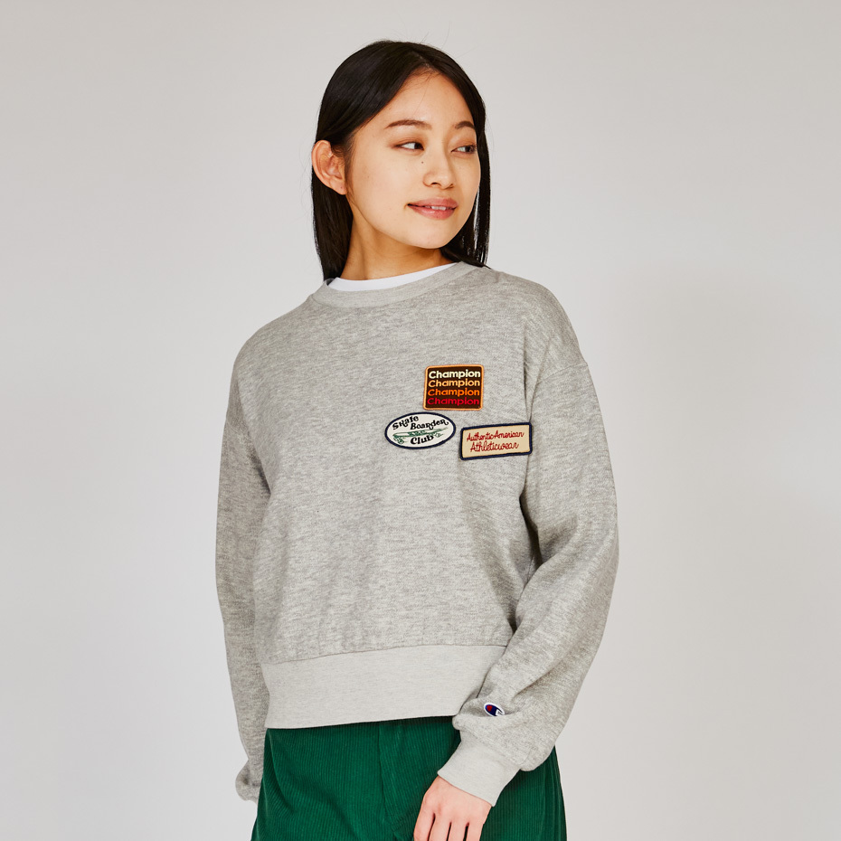 女款- CASUAL復刻布章圓領長袖大學T-灰色（CW-A003-070）