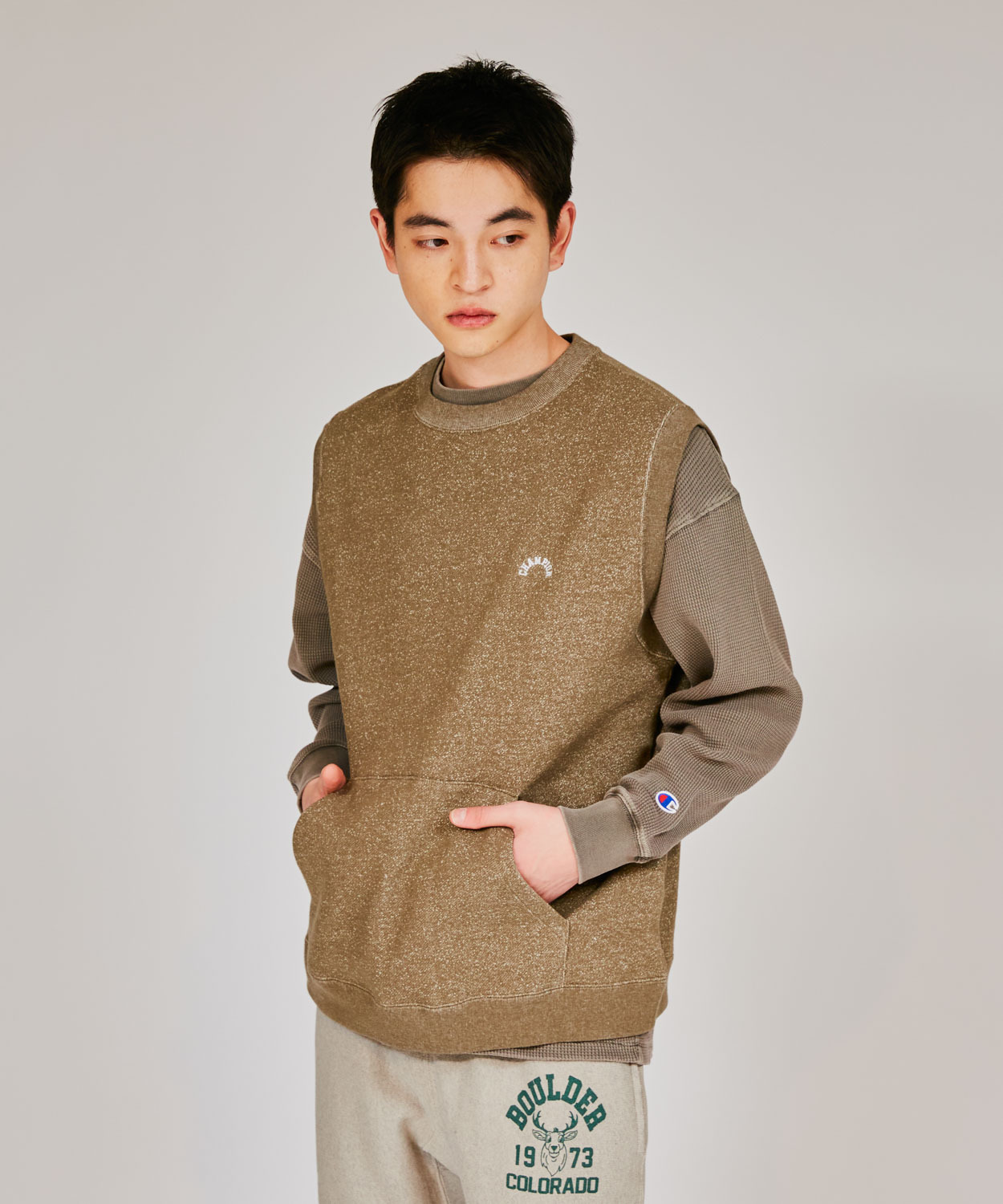 男款-學院風雪花圓領運動背心-橄欖（C3-A003-672）