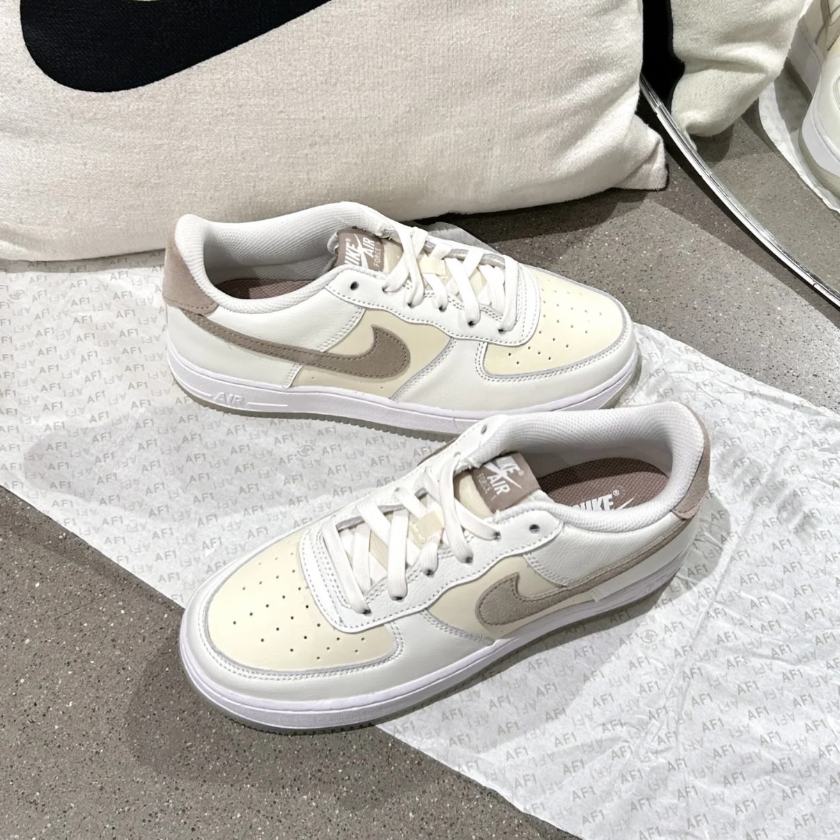 Nike Air Force 1 07 LV8 男鞋 米白 椰奶色 卡其 AF1 休閒鞋