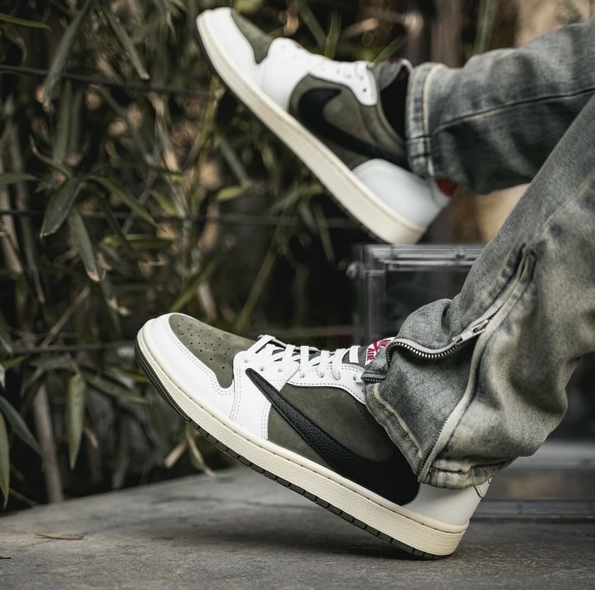 Nike Air Jordan 1 x Travis Scott 橄欖綠2.0 倒勾 奶油底 男女款 DM7866-200/預購