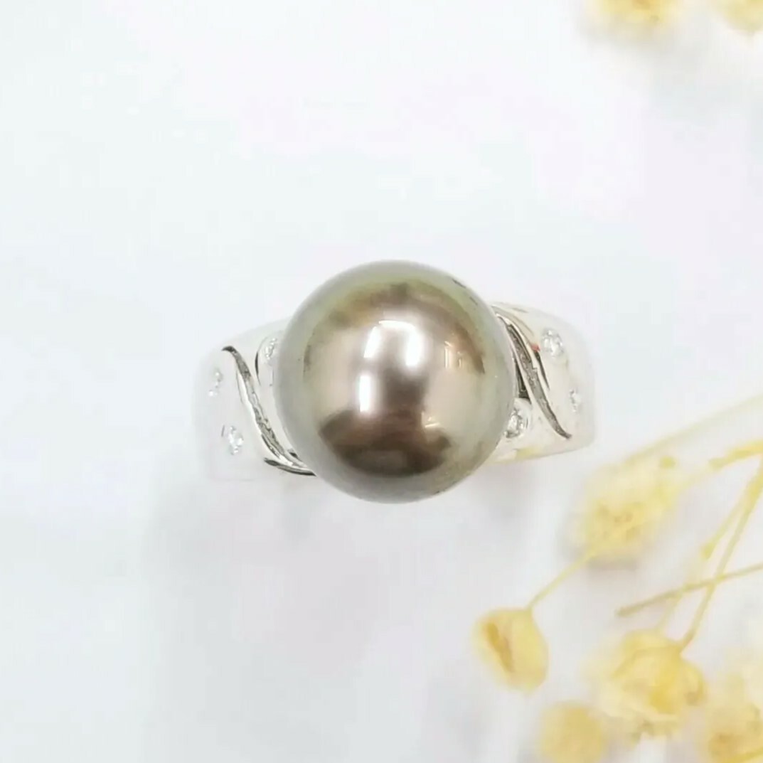 18K White Gold 0.10ct Diamond and Pearl Ring