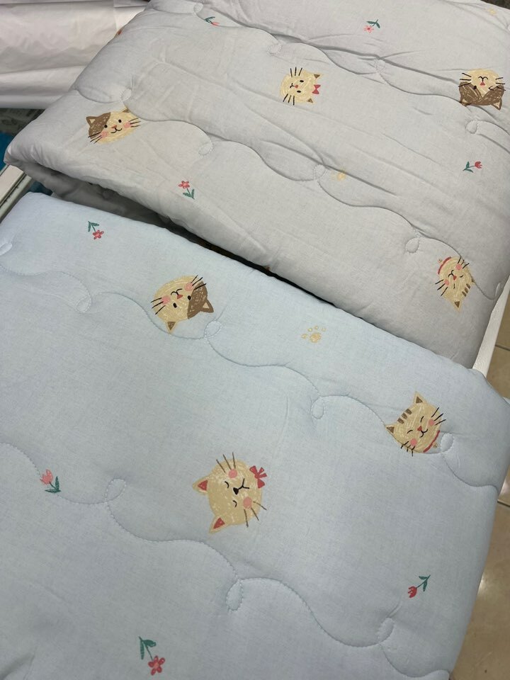 花花小貓四季薄被/ 貝拉 pick