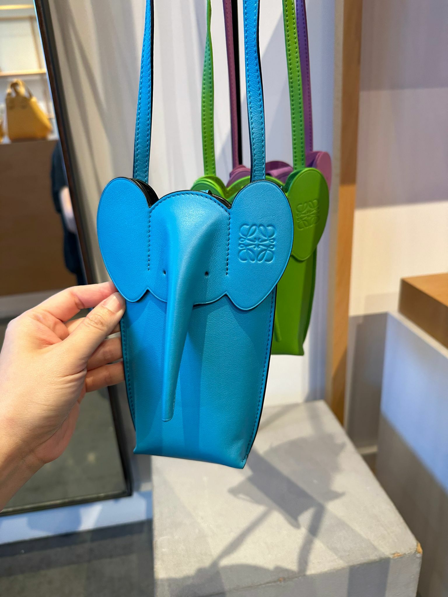 【預購】LOEWE G092516 大象斜咩袋