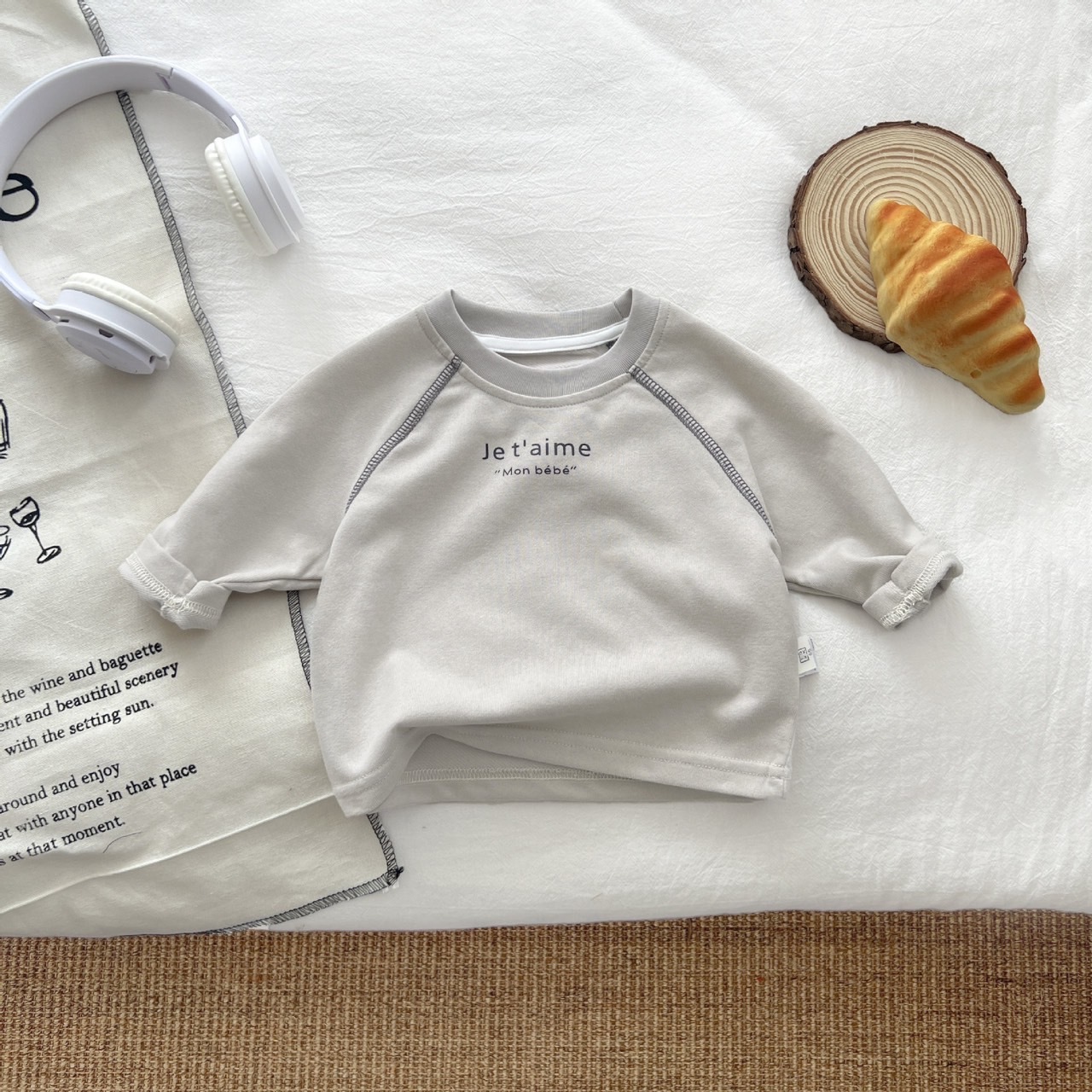 簡約車縫線字母大學T