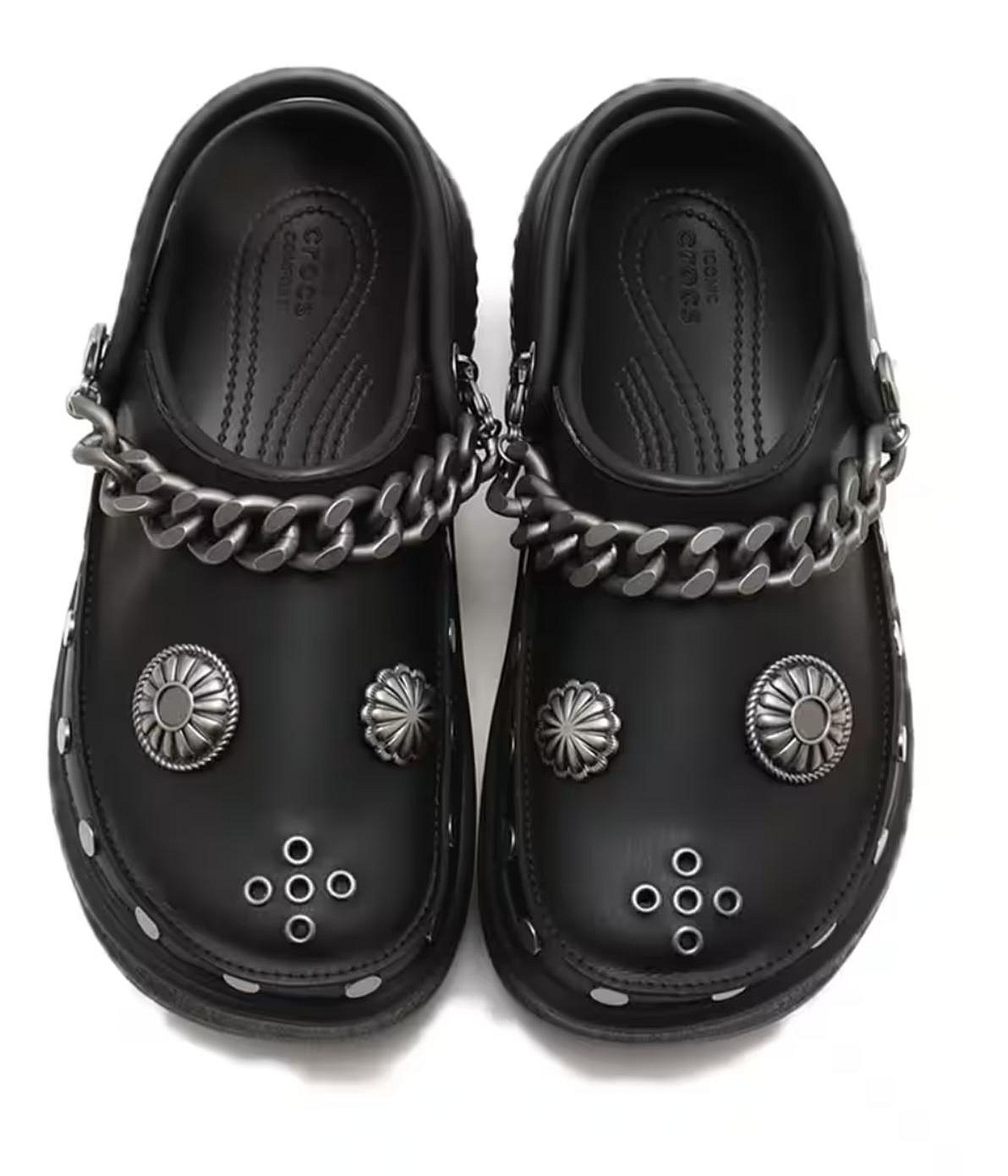 日本限定 aTMOS PINK x CROCS Stomp Embellished Clog Black 全黑 厚底增高 限量 洞洞鞋 男女同款 卡駱馳 防滑洞洞鞋