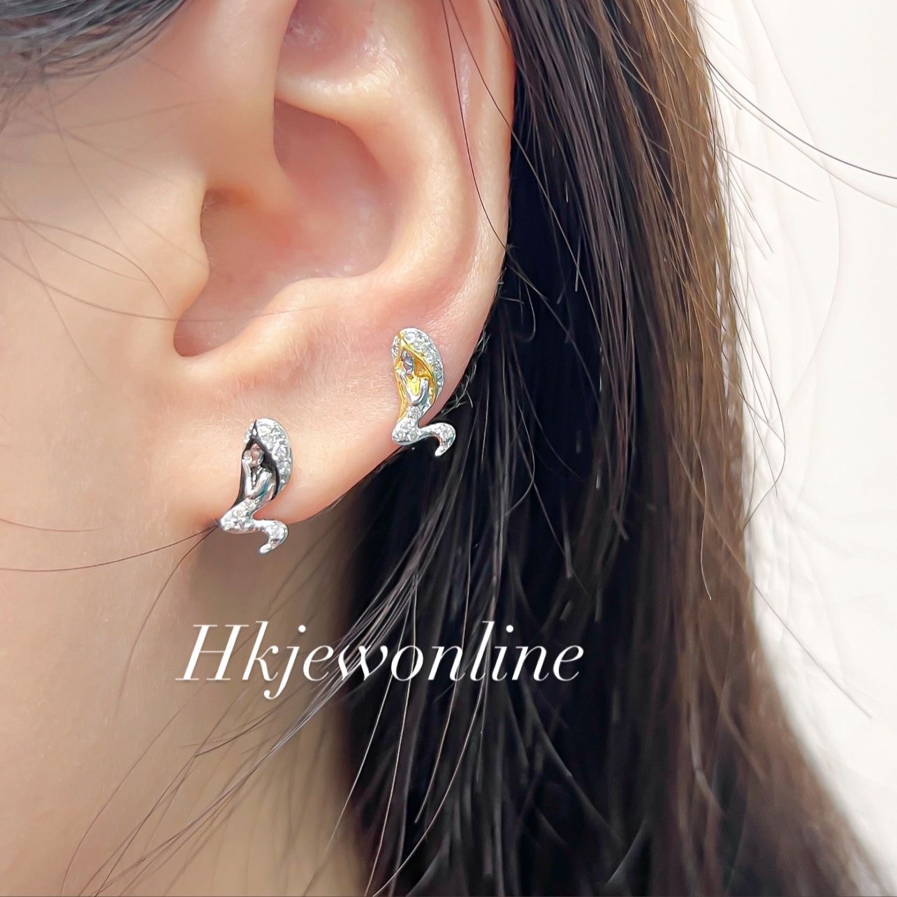 ♍️ 14K White Gold Diamond Virgo Earrings