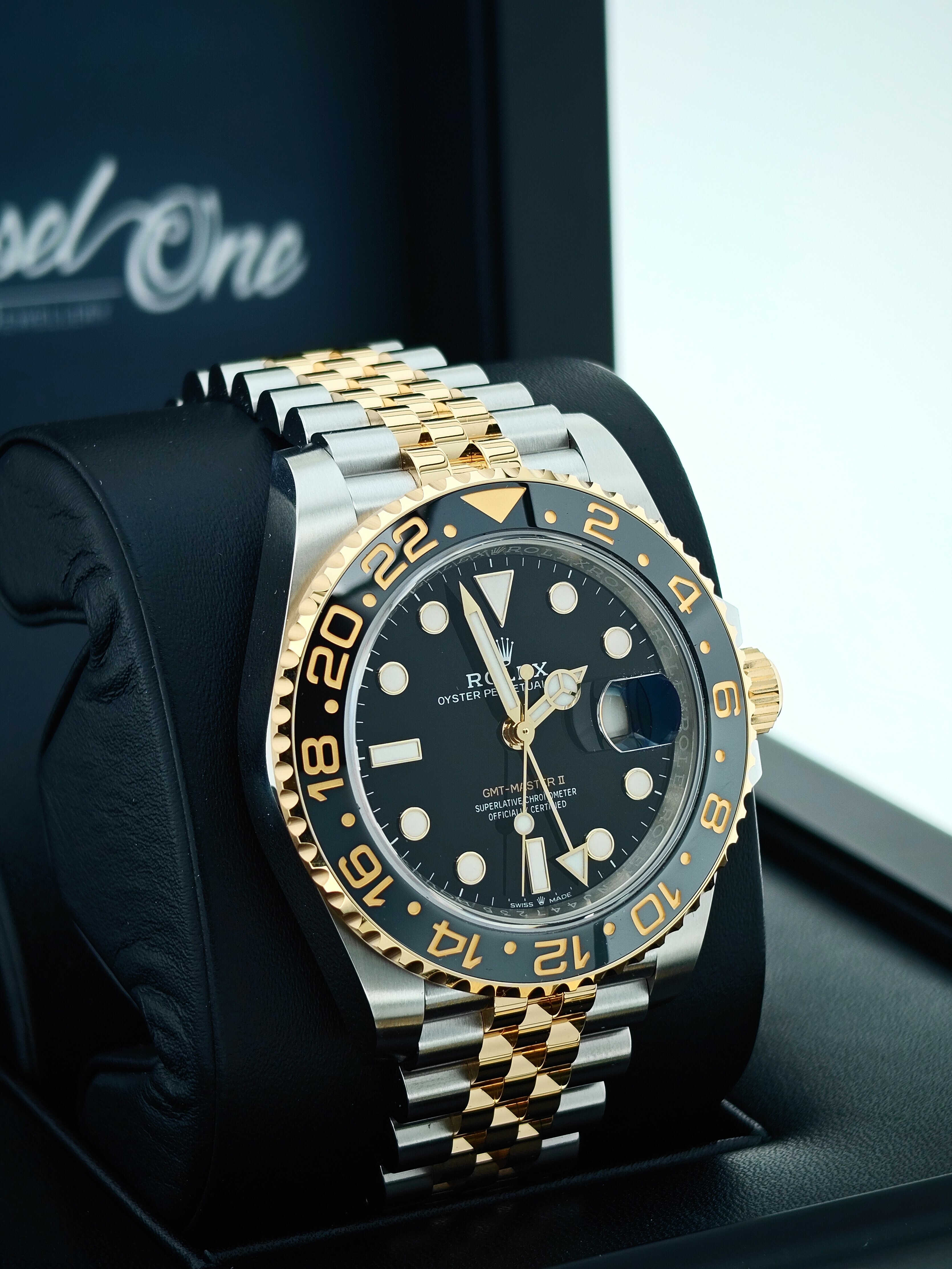 126713 | ROLEX GMT-MASTER II BLACK YELLOW GOLD STEEL