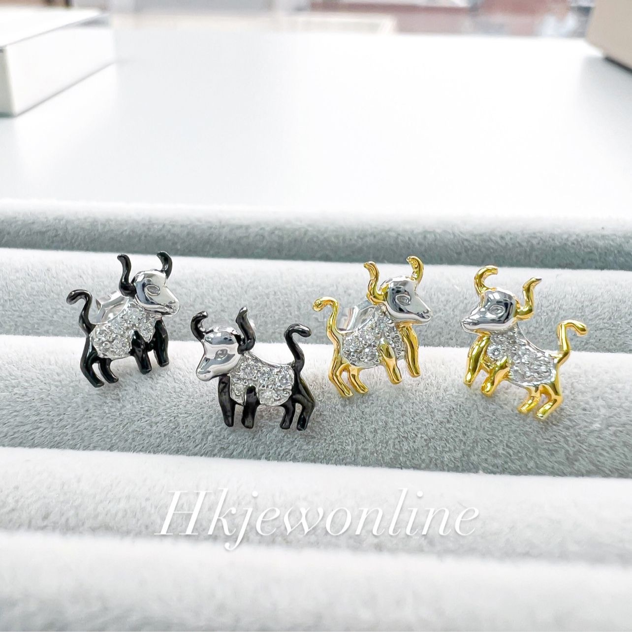 ♉️ 14K White Gold Diamond Taurus / Ox Earrings 🐂