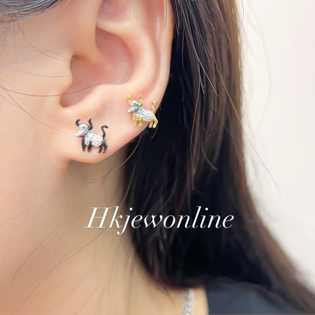 ♉️ 14K White Gold Diamond Taurus / Ox Earrings 🐂