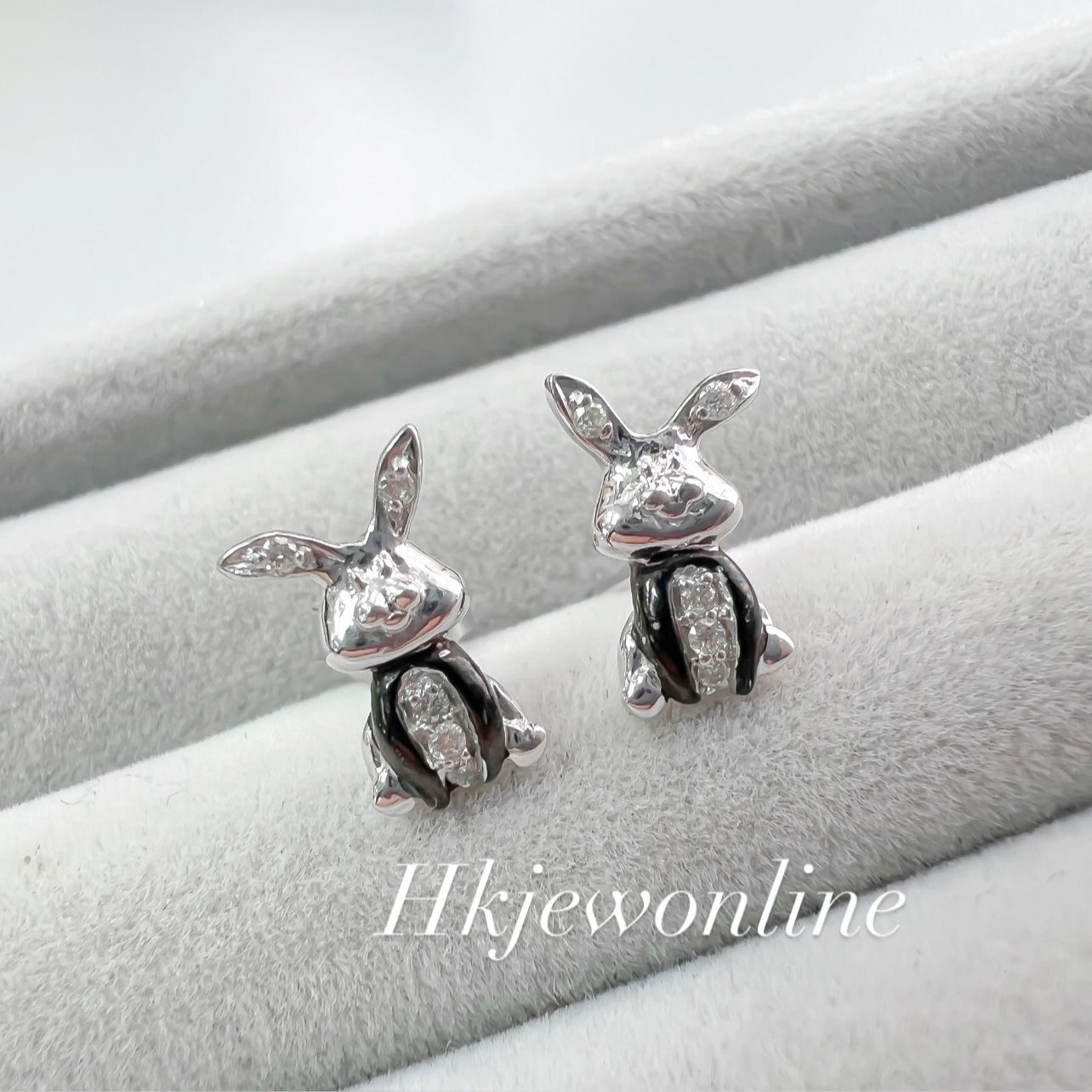 🐰14K White Gold Diamond Rabbit Earrings