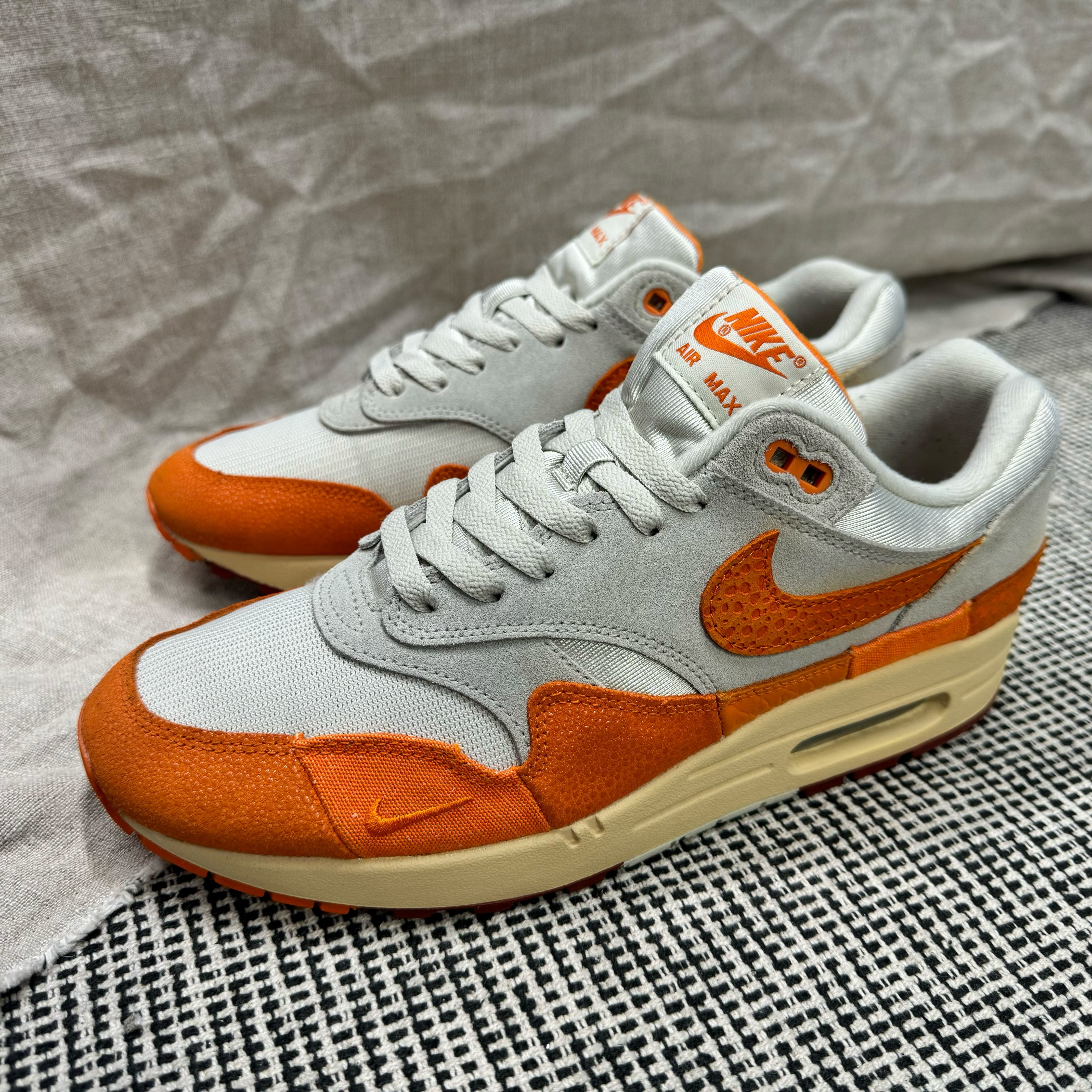 【中古美品 男生尺寸 US10 】Nike Air Max 1 Master 白橘 岩漿橘 雪城 低筒休閒跑鞋【DZ4709-001】 無原盒