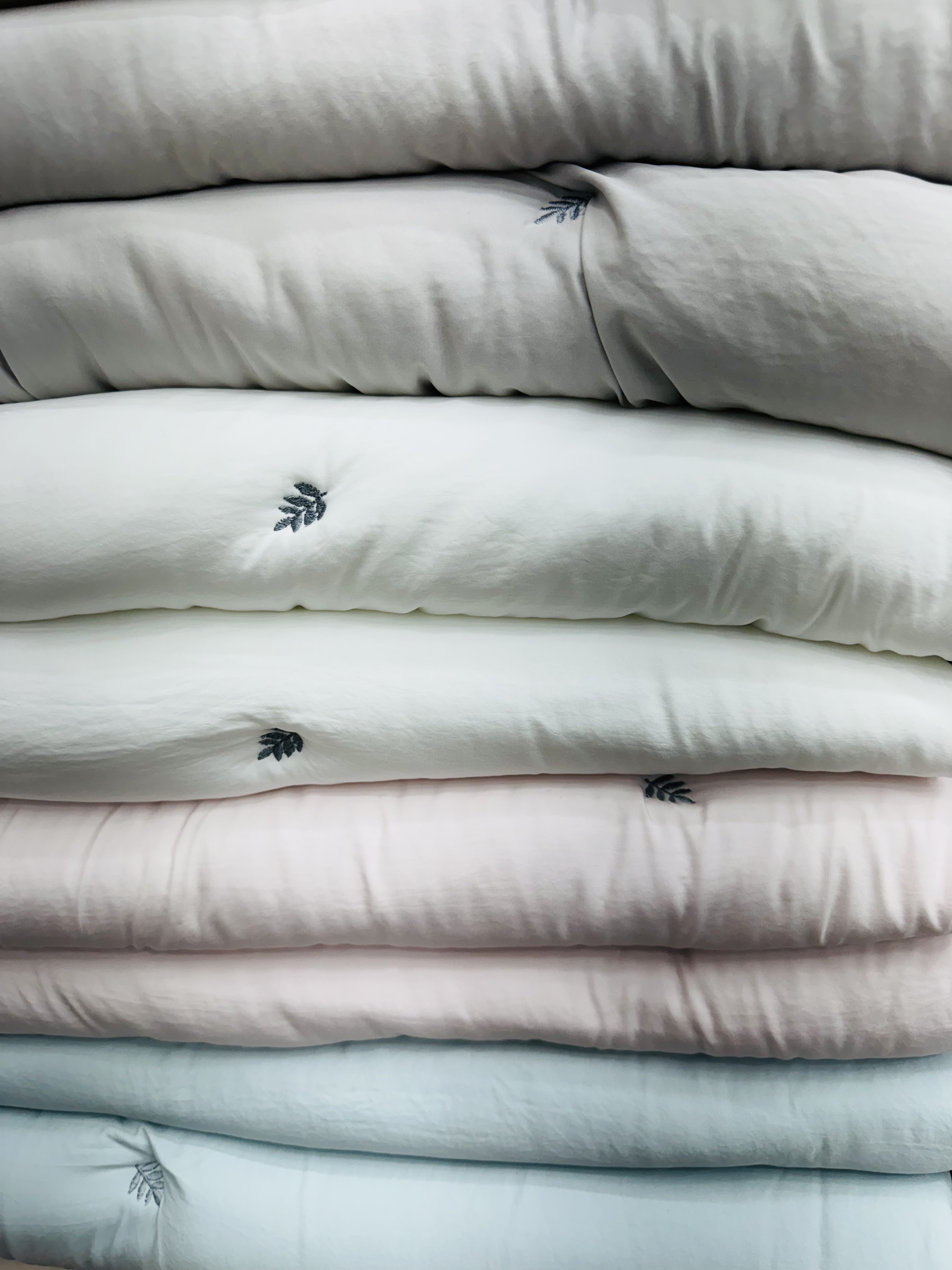 T8AA90 刺繡葉簿被