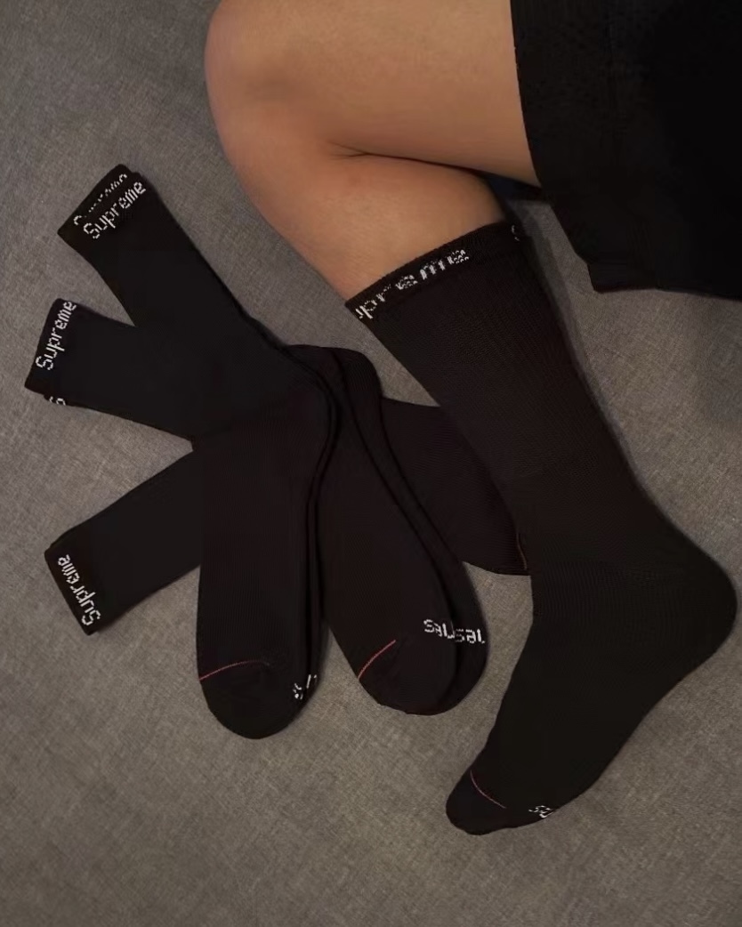 Supreme x Hanes Logo 長襪 素色 襪子 黑 白