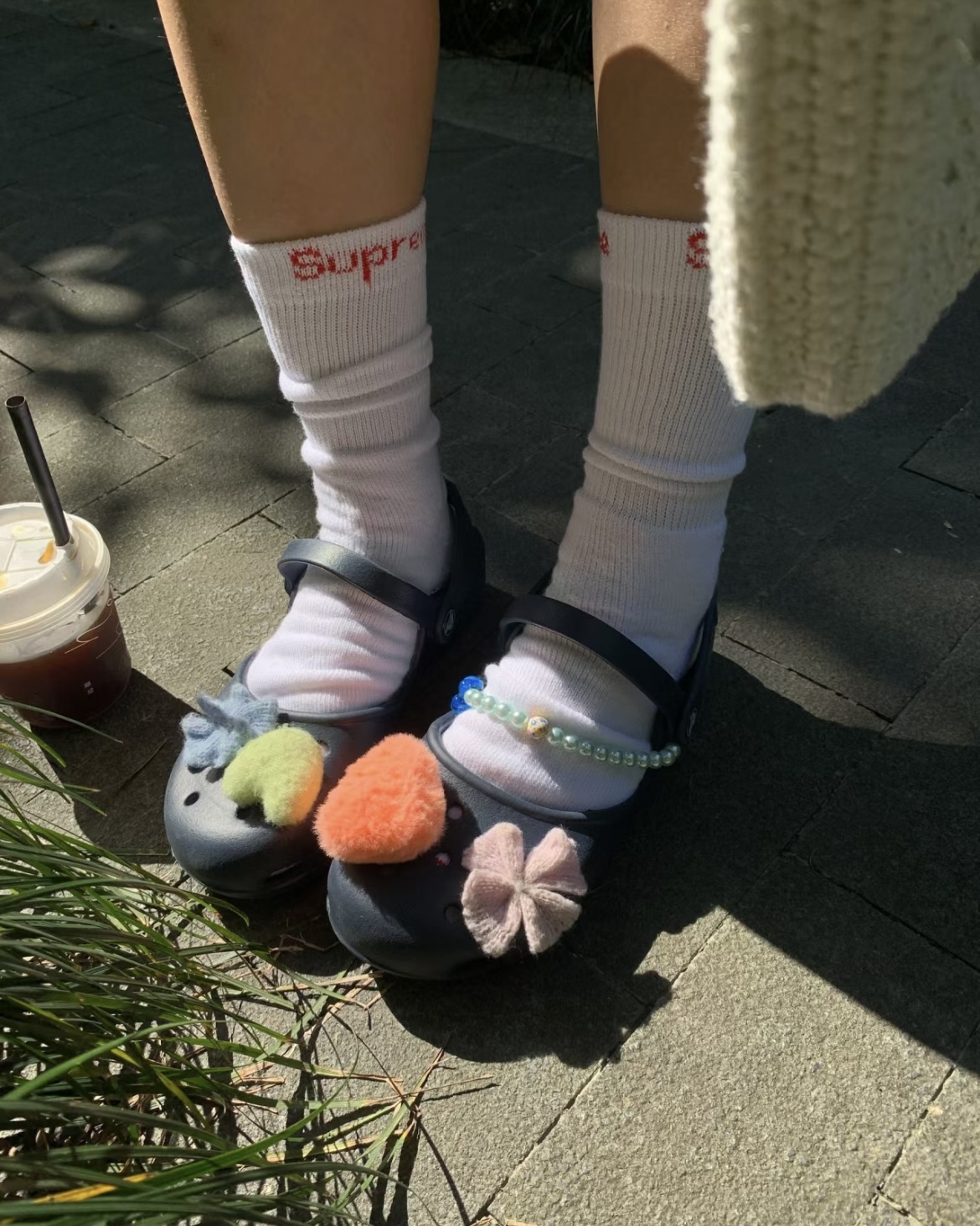 Supreme x Hanes Logo 長襪 素色 襪子 黑 白