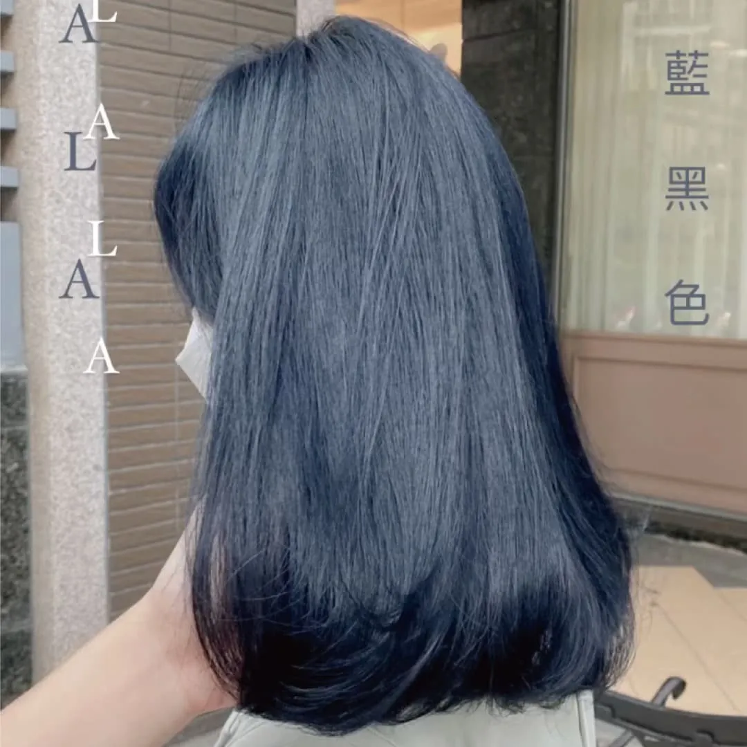 Blue-black hair dye work by Lala, hairstylist at 裏Hair.