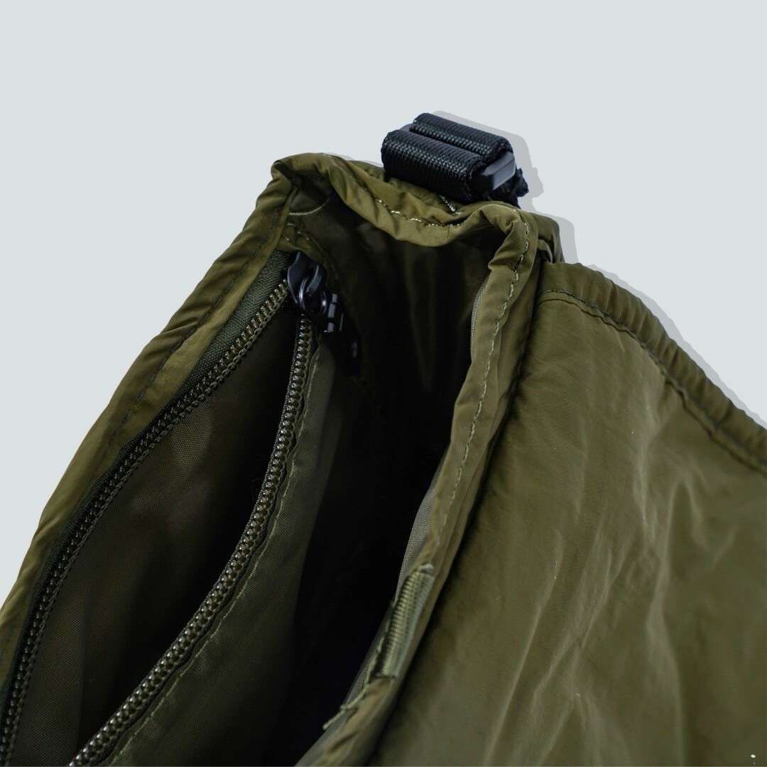 日系防潑水絎縫小包綠色內層細節照