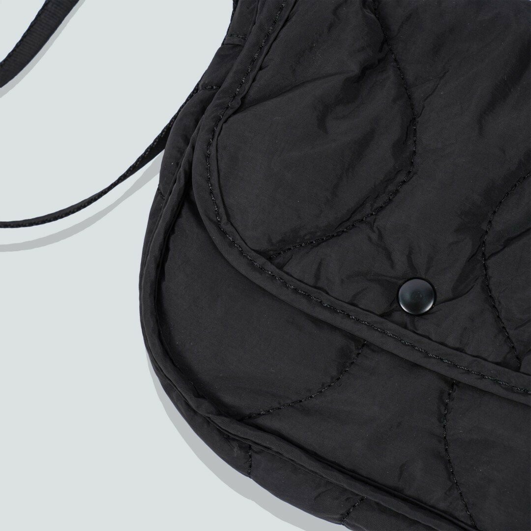 日系防潑水絎縫小包黑色細節照