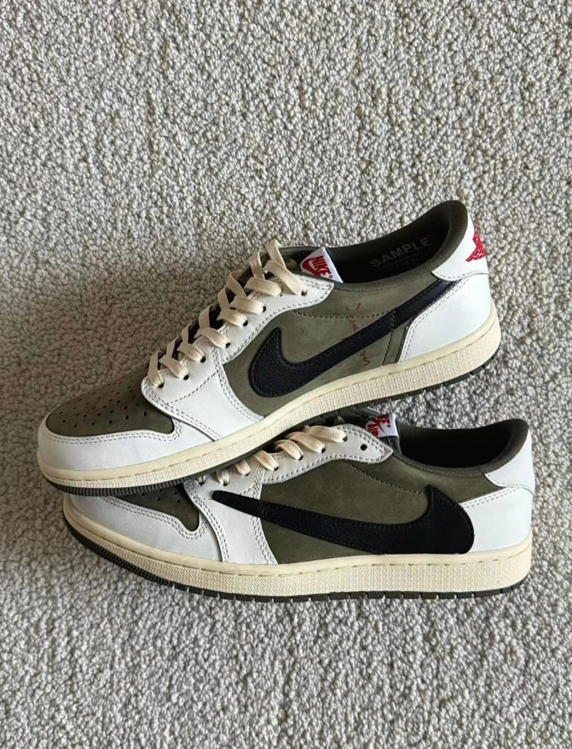 Nike Air Jordan 1 x Travis Scott 橄欖綠2.0 倒勾 奶油底 男女款 DM7866-200/預購