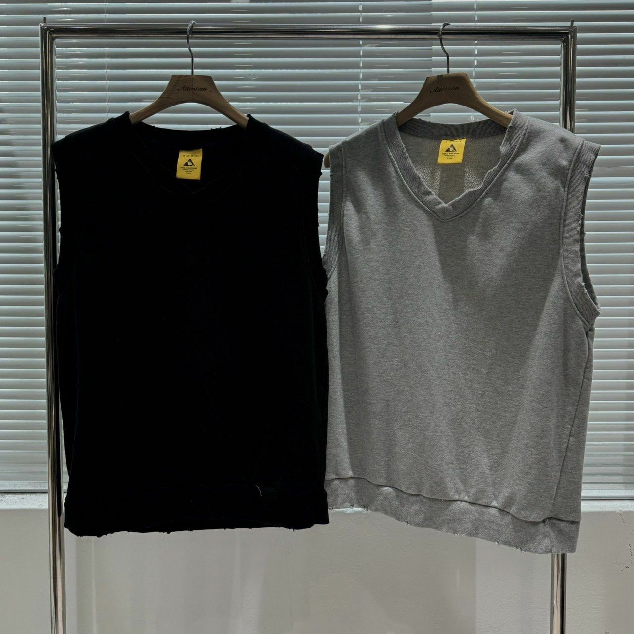 V領淨色破邊背心 BY ATTENTION-251V