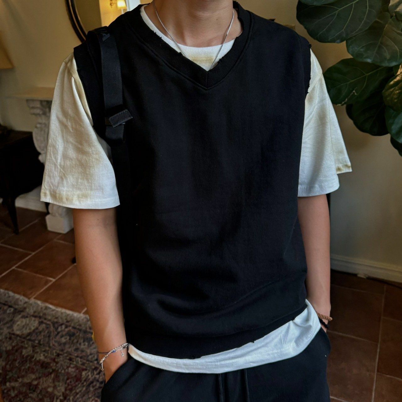 V領淨色破邊背心 BY ATTENTION-251V