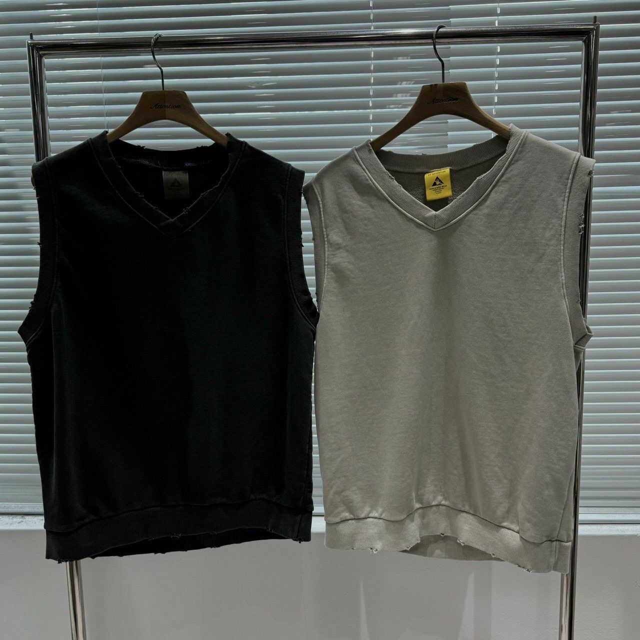 V領淨色破邊背心 BY ATTENTION-252V