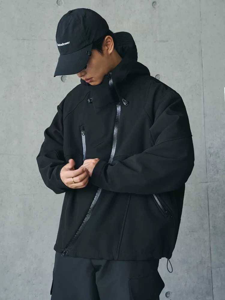 ENshadower隱蔽者 暗格肌理斜拉鍊結構軟殼外套