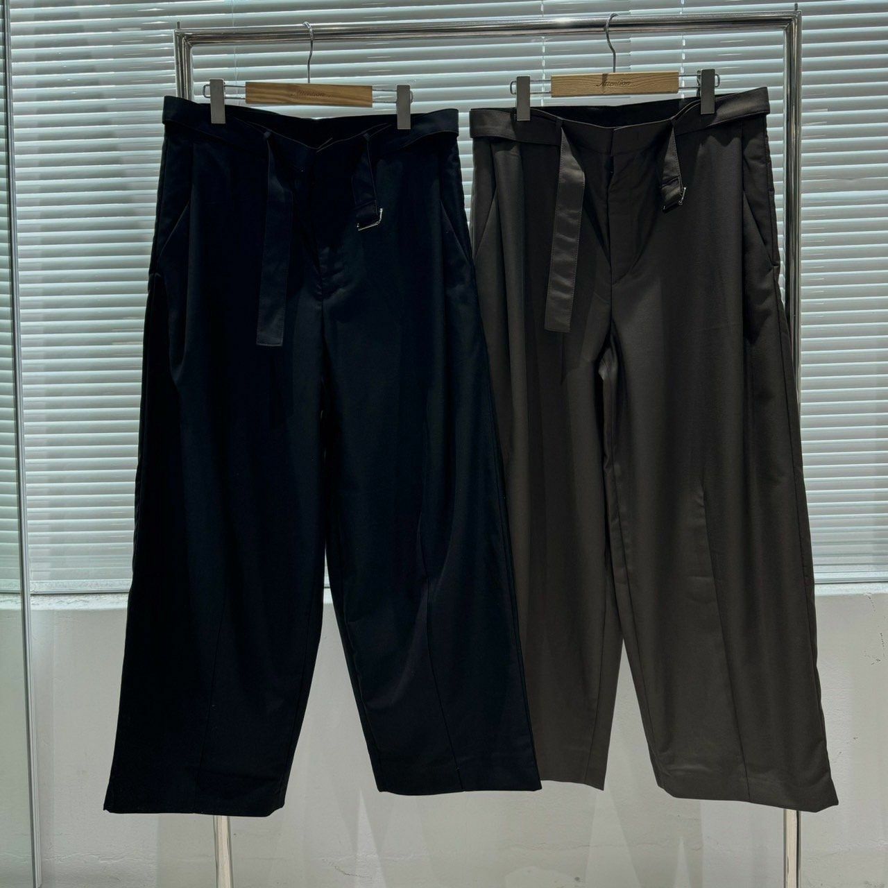 淨色連腰帶鬆身西褲 BY ATTENTION-256P