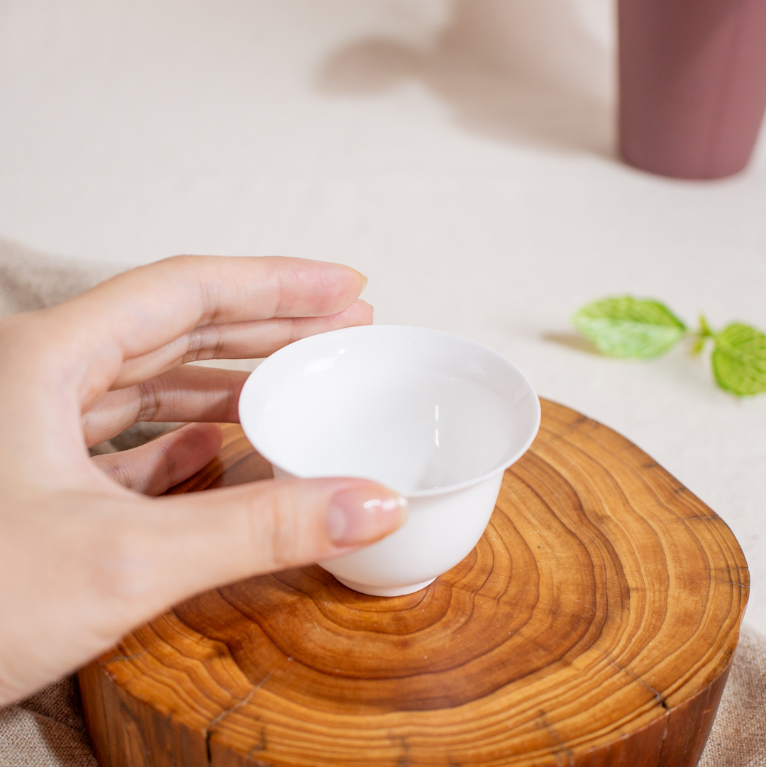 精品薄胎白瓷茶杯