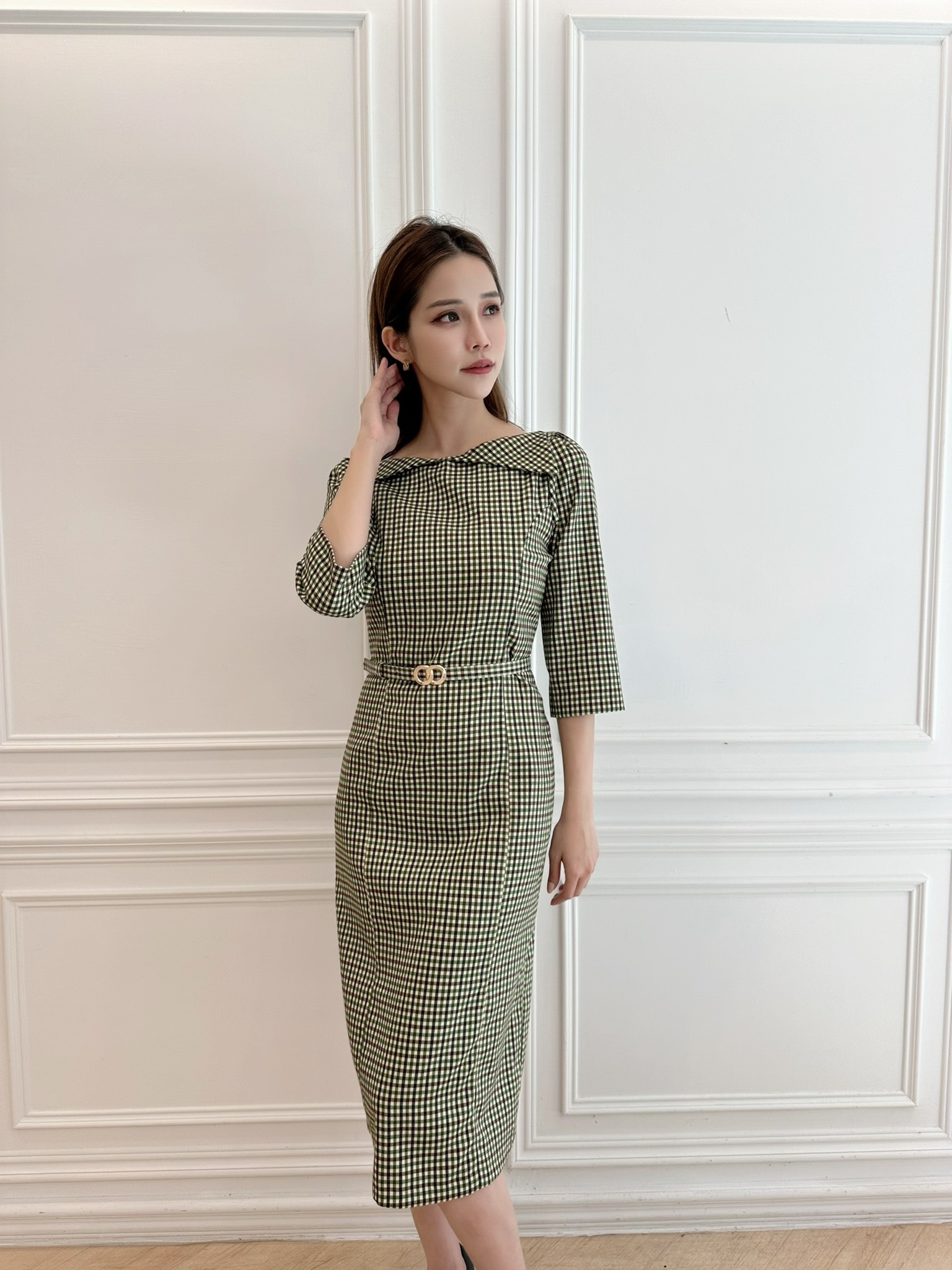 格紋領造型腰帶合身洋裝