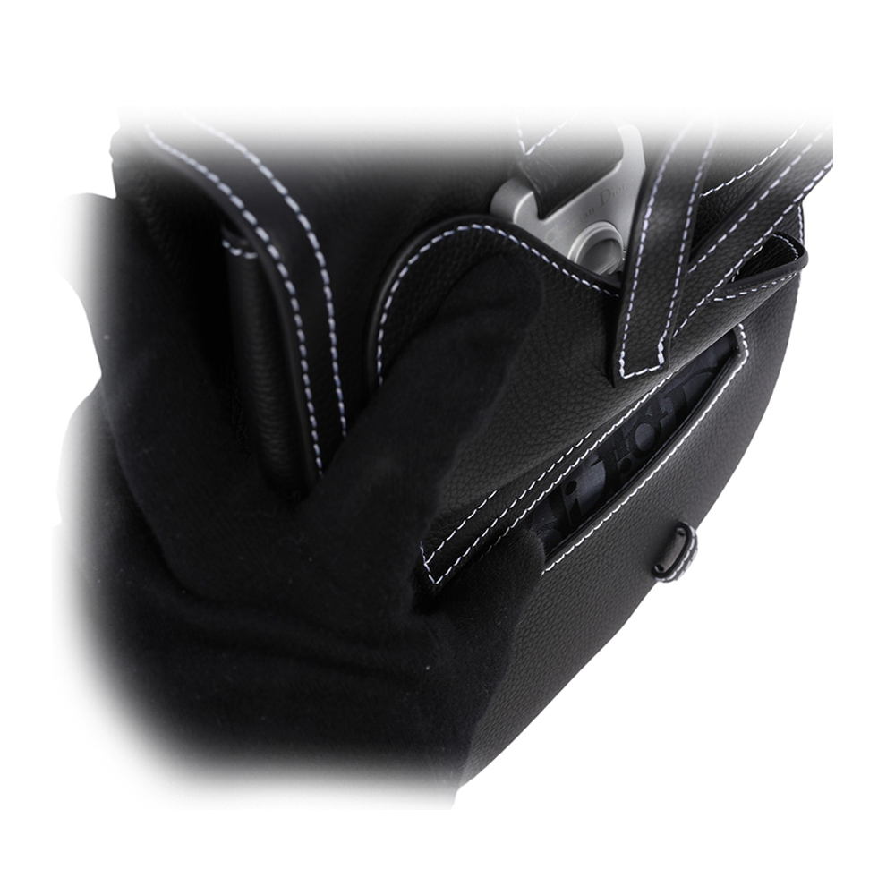 【CHRISTIAN DIOR】Gallop 牛皮壓釦翻蓋斜背包/胸口包(黑色) 1ADBO022YKK_H00N