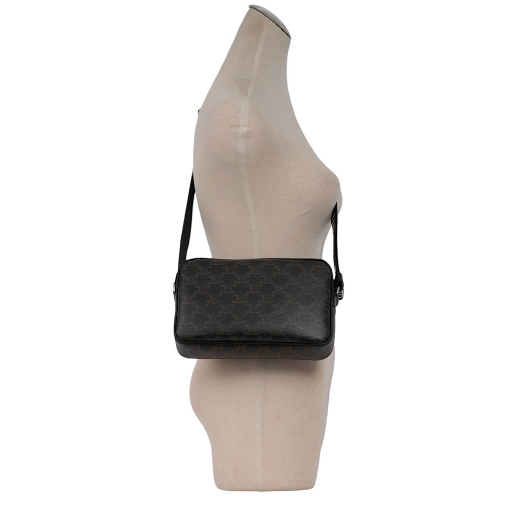 【CELINE】Triomphe 塗層帆布及牛皮中型郵差包(黑色) 197202DND.38OS