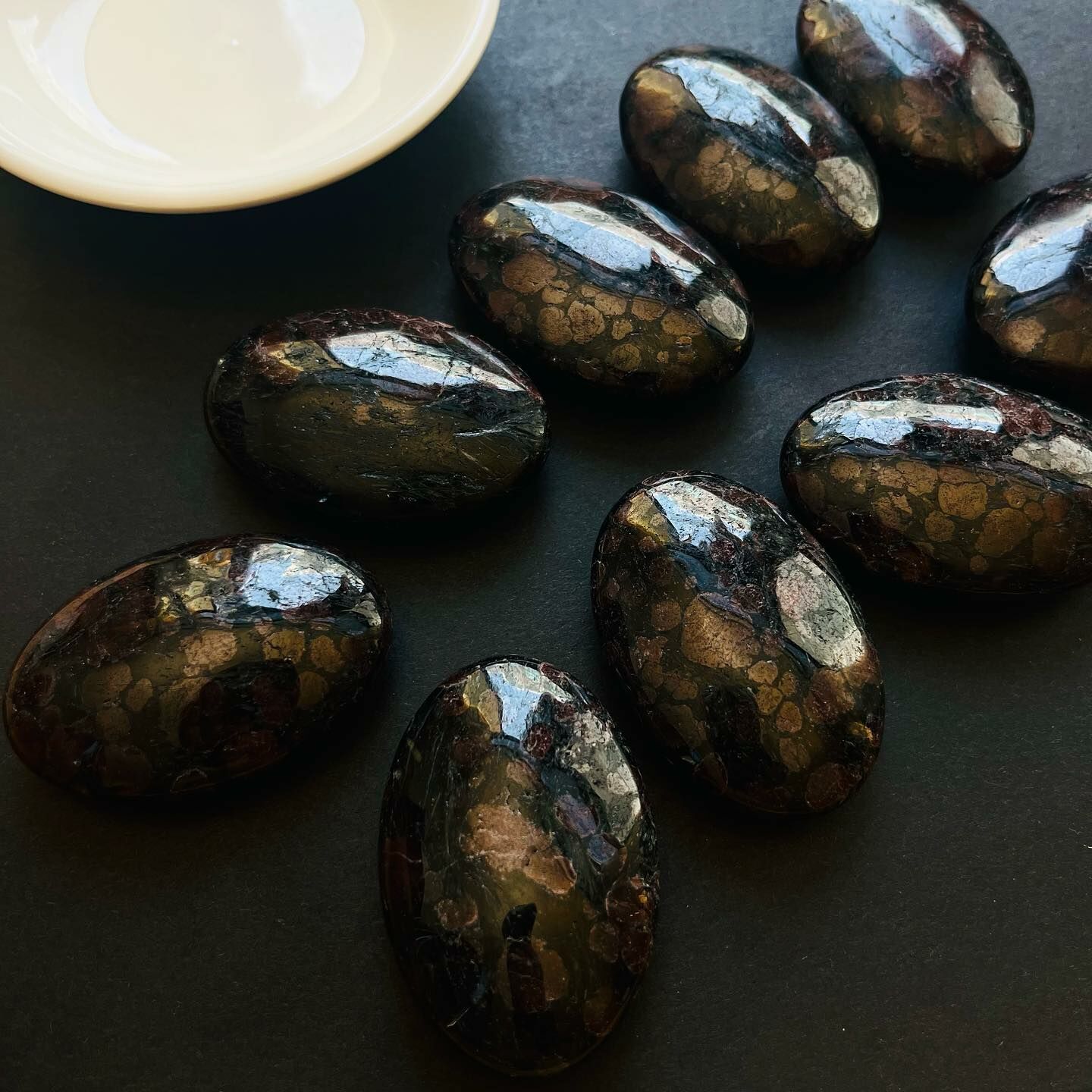 [原石] 煙花石榴石