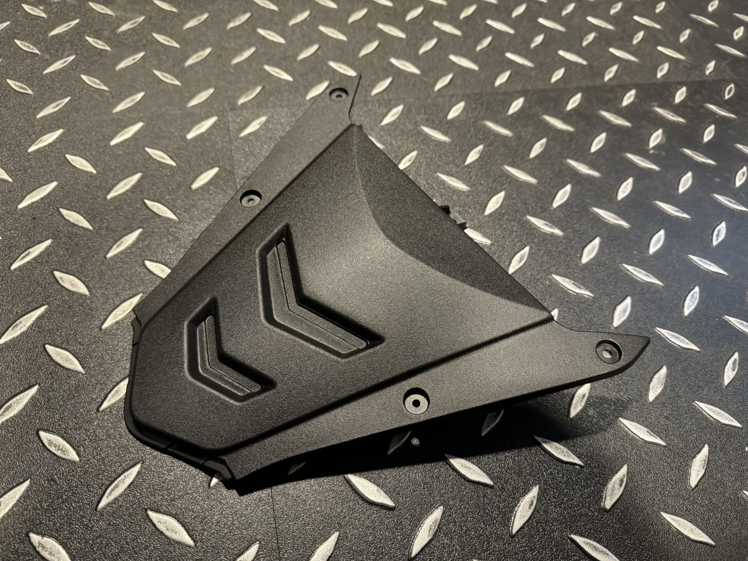 【SYM】DRGBT 二代 下後中心蓋 底蓋