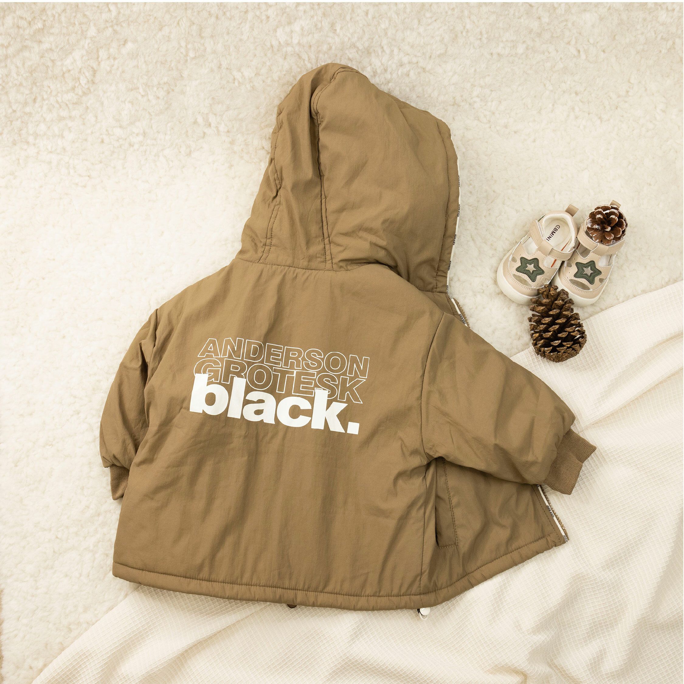 【H35450】潮流英字膠章束口設計連帽外套