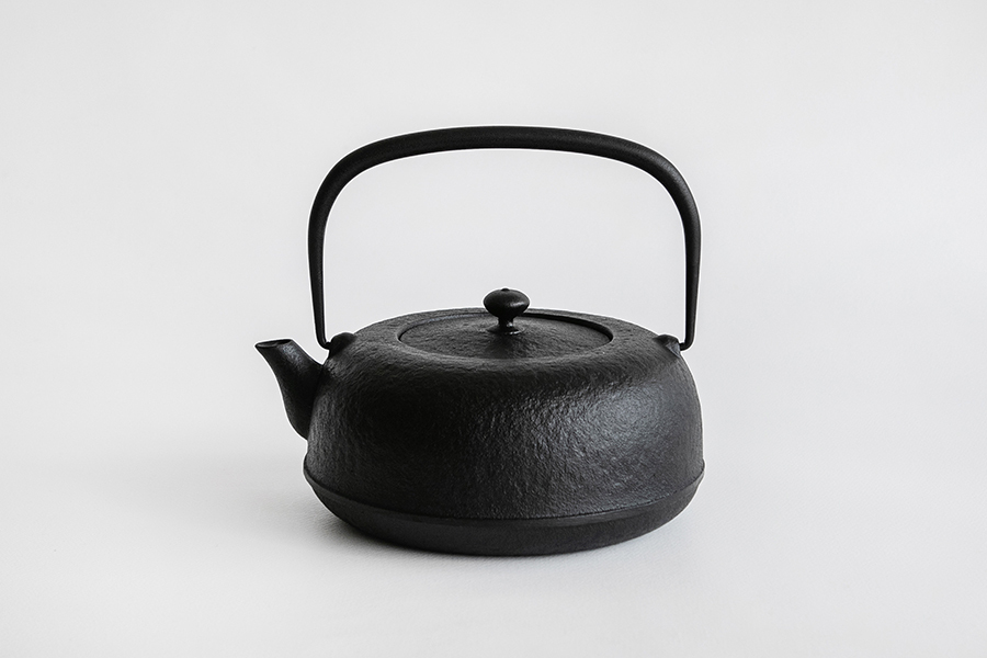 東屋-水澤姥口鐵壺1.5L 鑄鐵烤漆