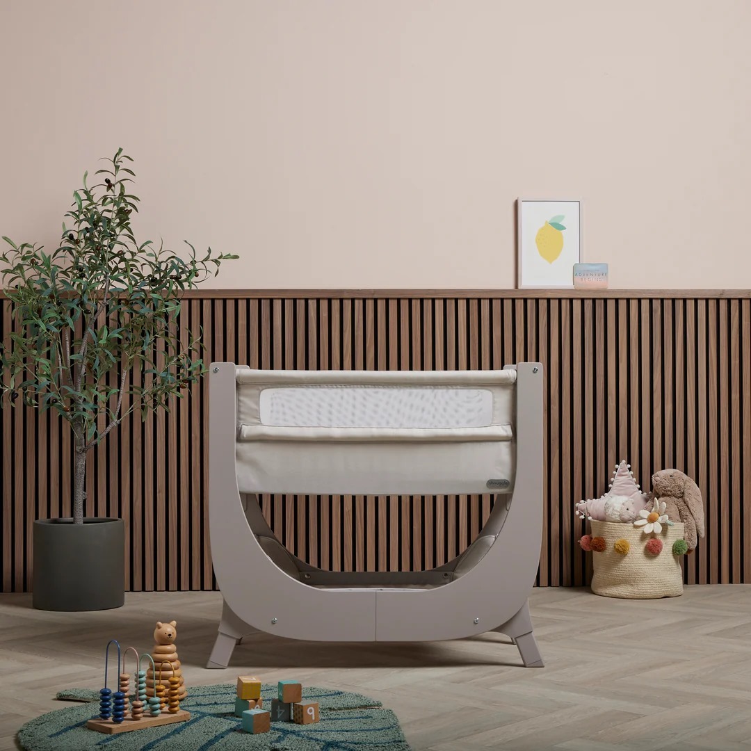 SHNUGGLE Air Lite 嬰兒伴睡床邊床 |高度可調節嬰兒床附床墊｜初生嬰兒可使用｜舒適透氣設計｜灰褐色