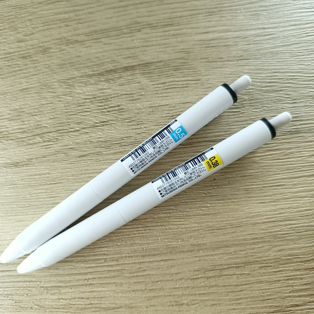 日本UNI ．uni-ball one 超細鋼珠筆 0.38mm/0.5mm 黑芯