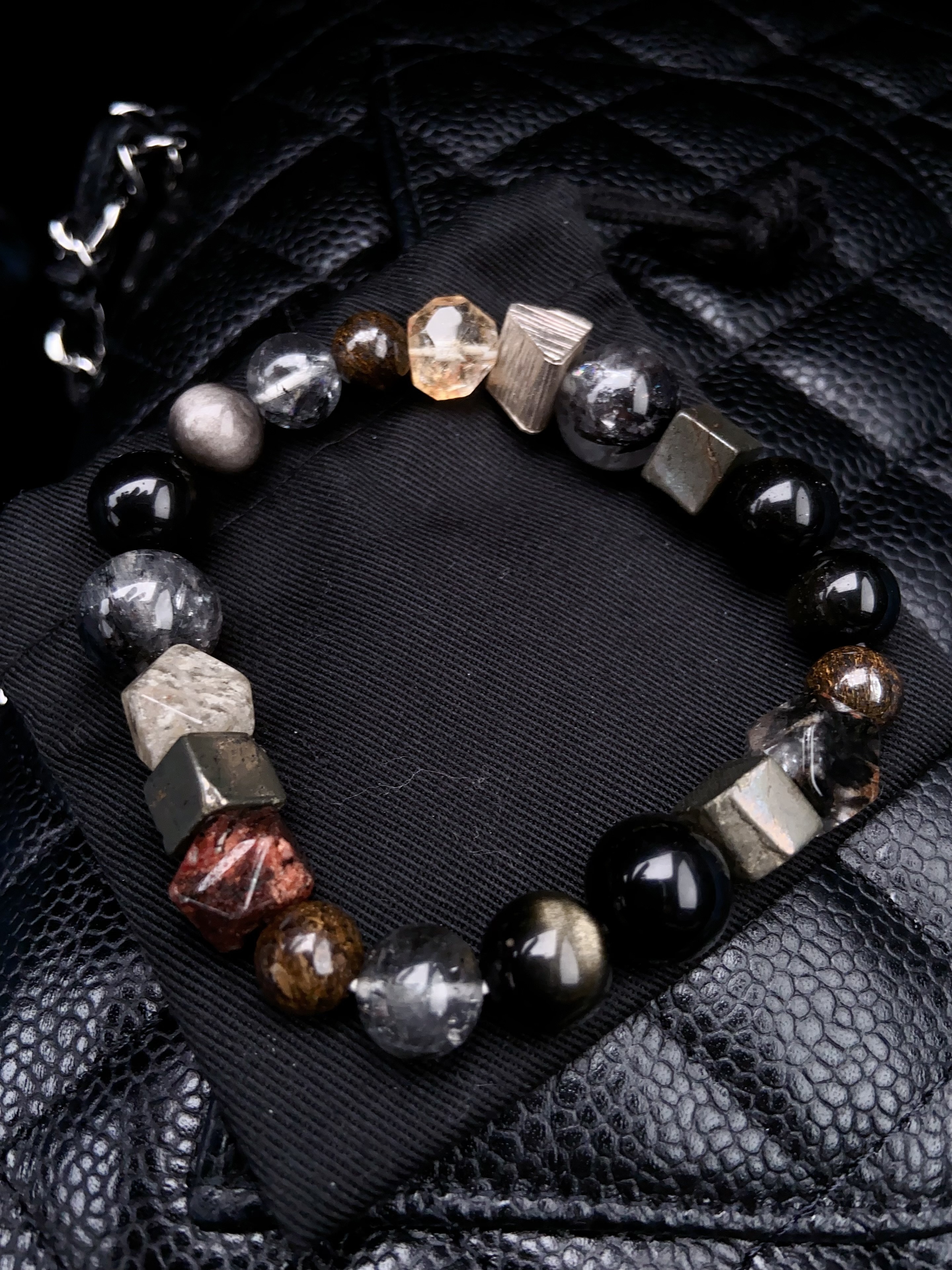 晶金瑞福丨閃靈鑽、黑曜石、彩幽水晶、黃水晶與黃鐵礦｜十一月