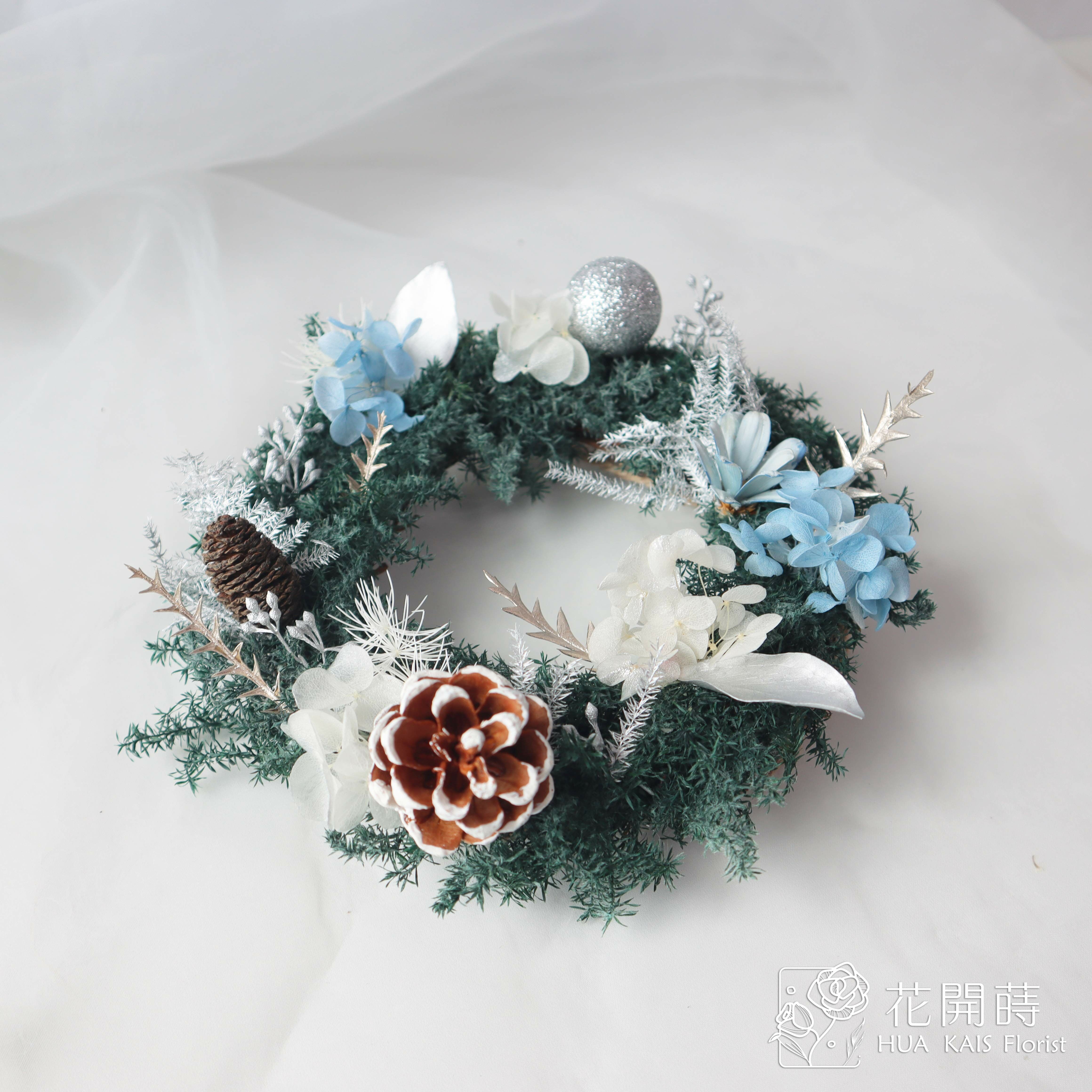 永生聖誕花圈|經典藍聖誕花圈|雪松花圈|櫥窗裝飾|聖誕禮物|耶誕花圈|聖誕花圈|藍色花圈|日本永生花圈|雪花