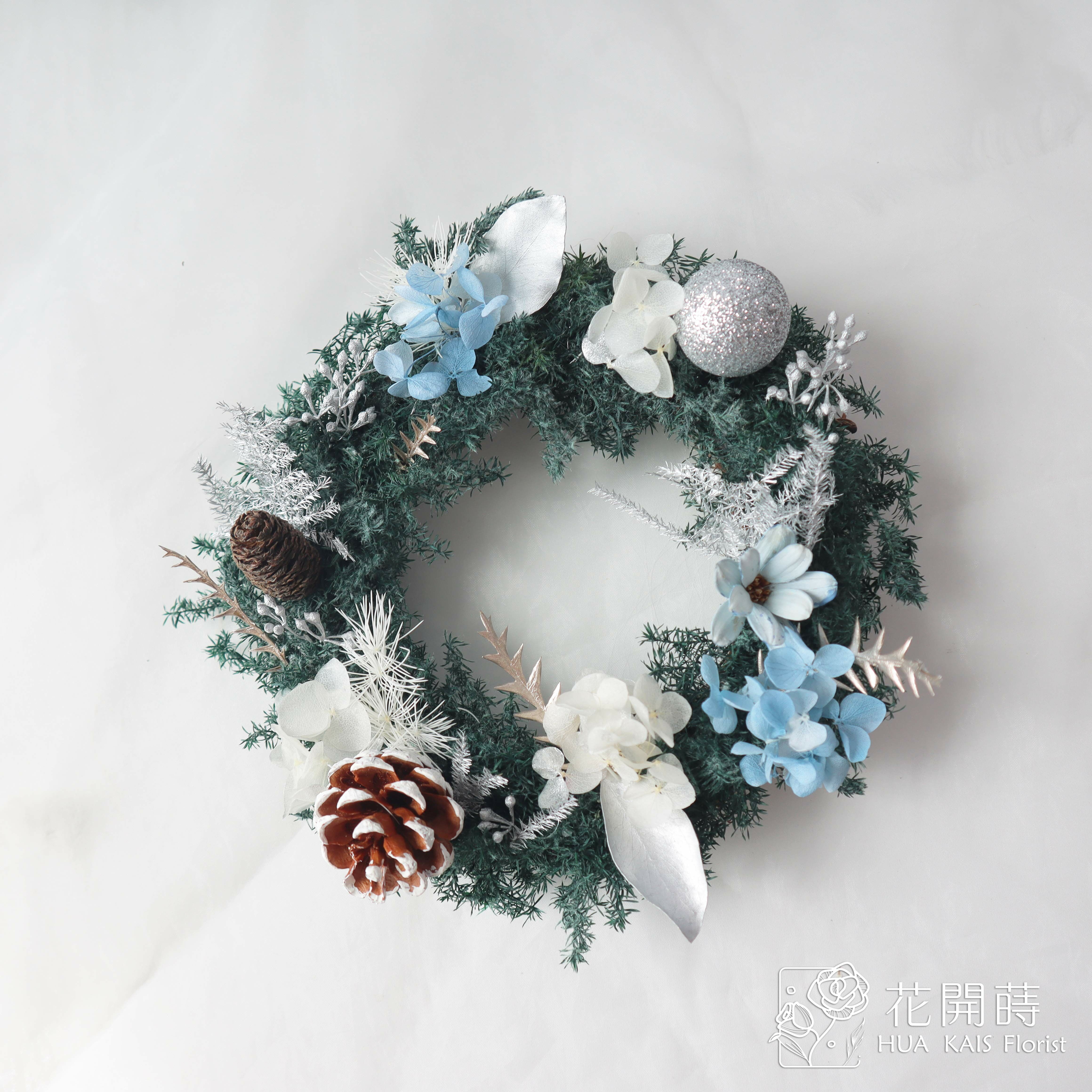 永生聖誕花圈|經典藍聖誕花圈|雪松花圈|櫥窗裝飾|聖誕禮物|耶誕花圈|聖誕花圈|藍色花圈|日本永生花圈|雪花