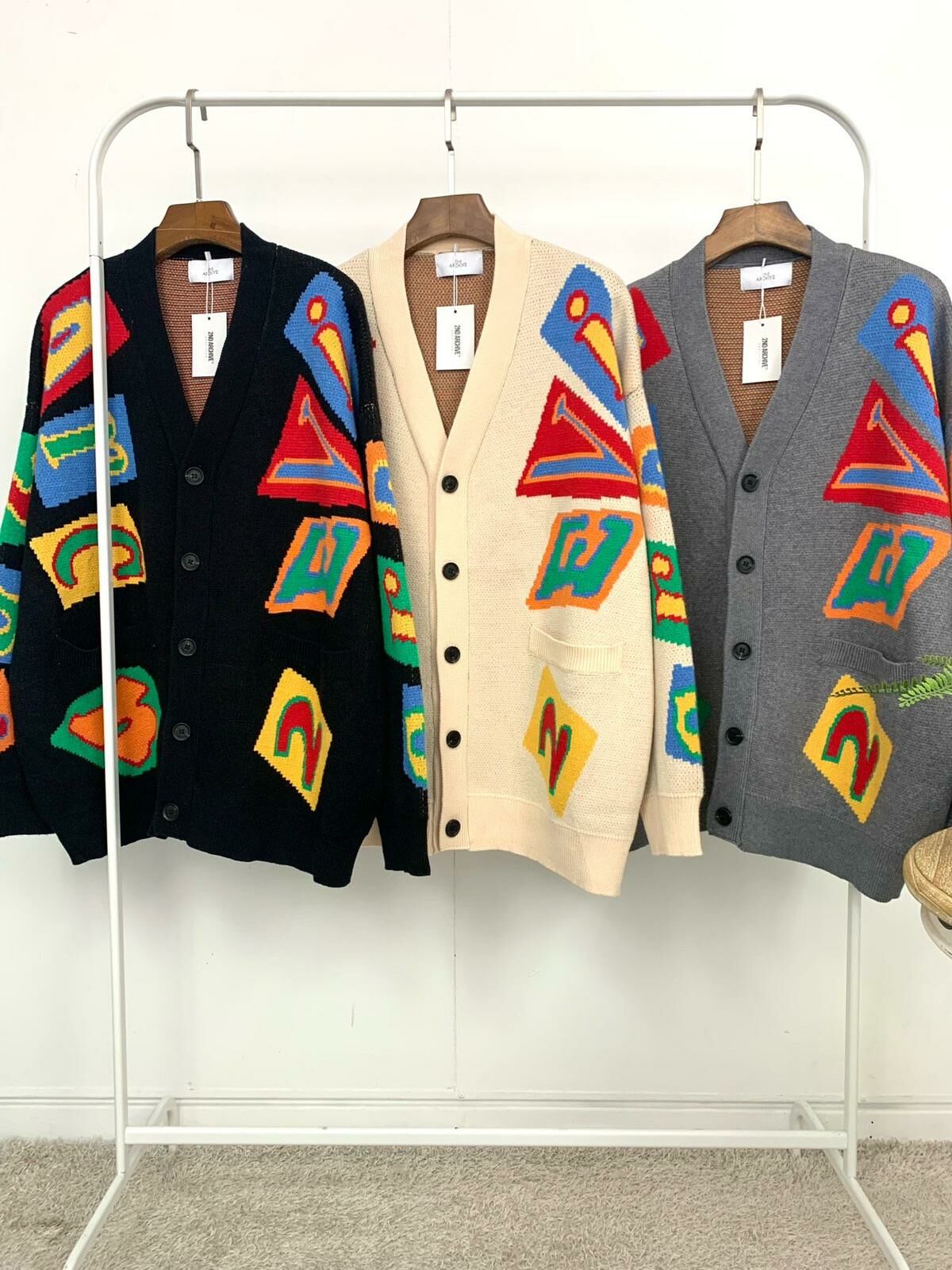 英文字圖案V領開胸針織外套 2nd-165JK