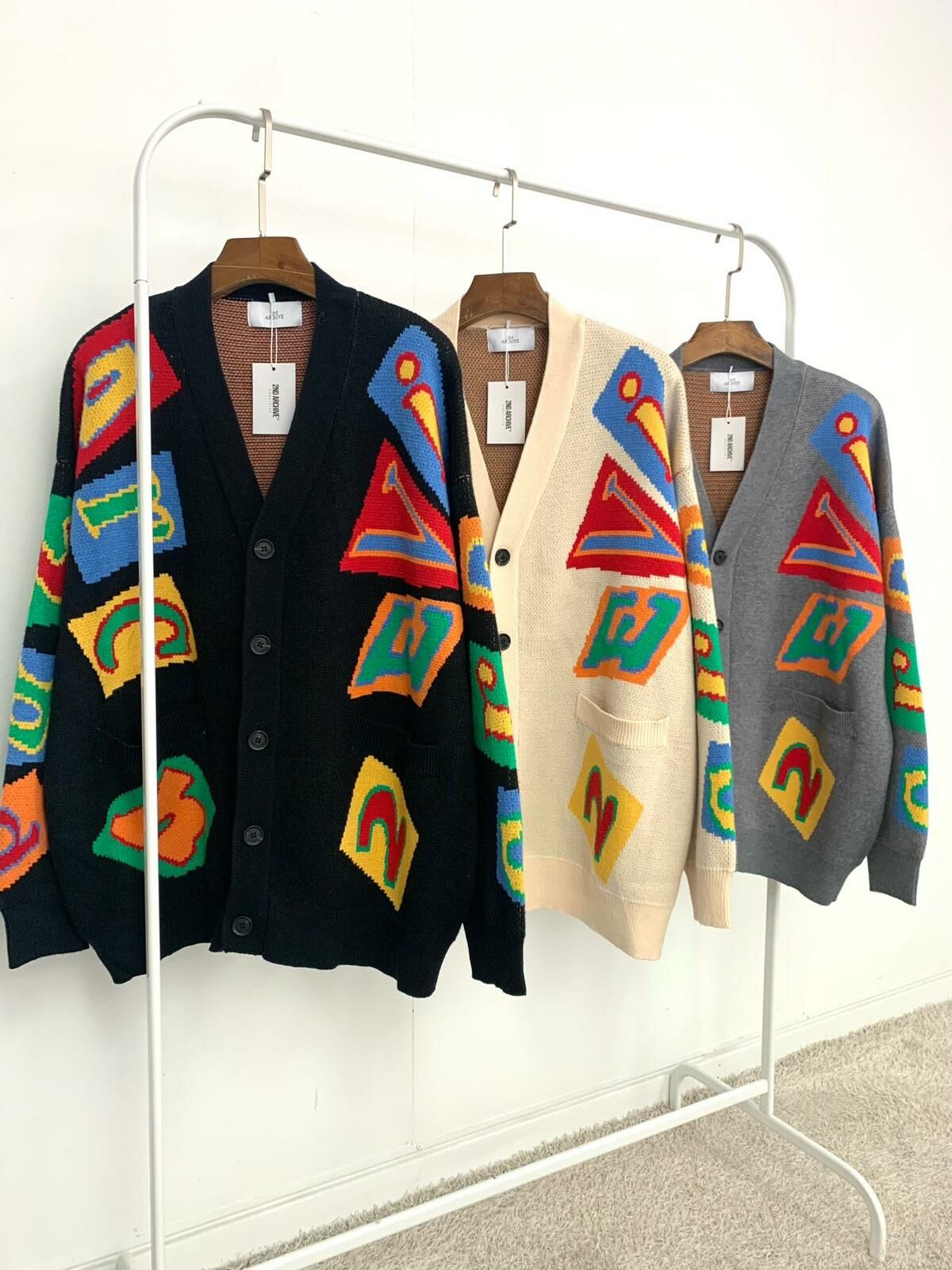 英文字圖案V領開胸針織外套 2nd-165JK