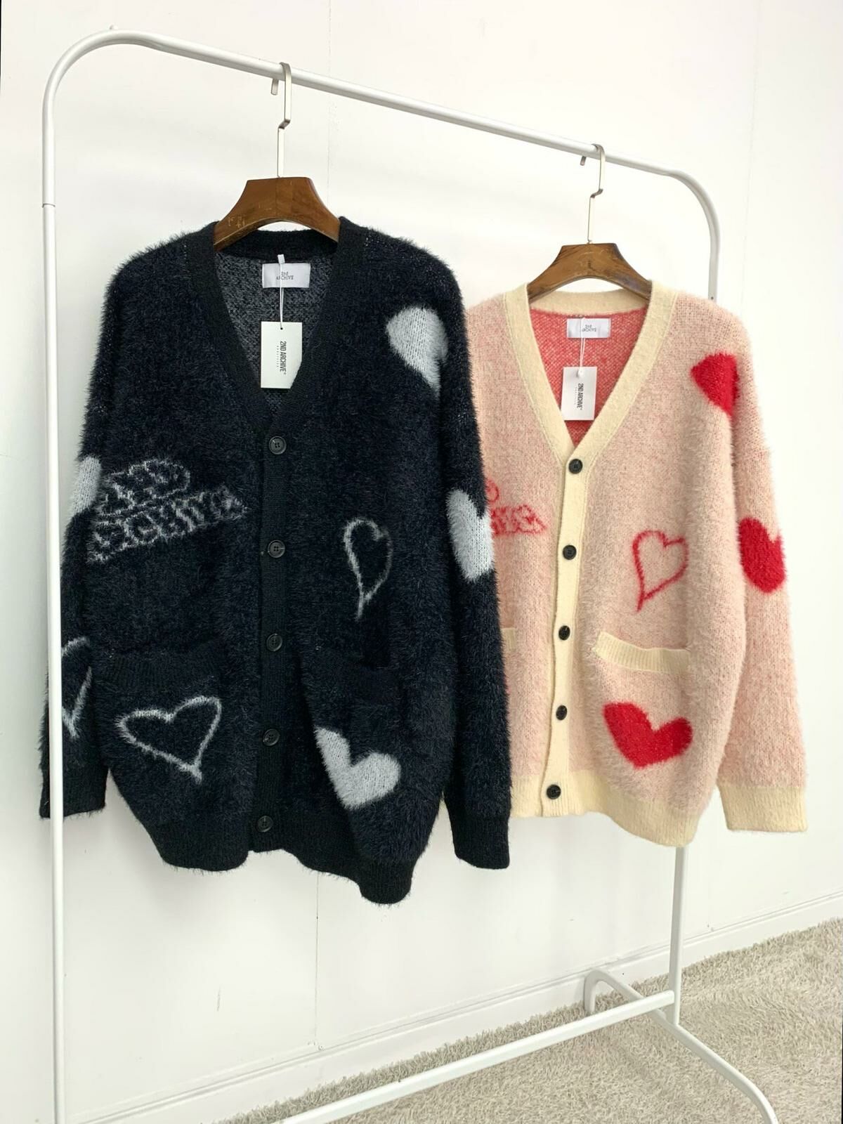 心心圖案英文字V領開胸針織外套 2nd-167JK