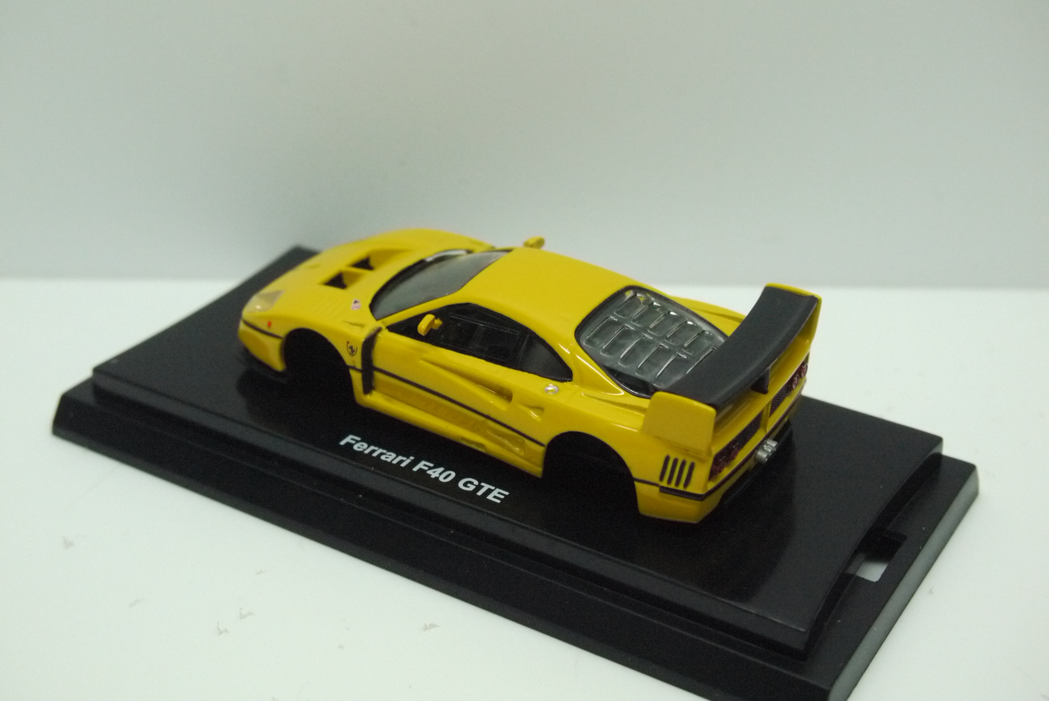 Kyosho Ferrari F40 GTE Yellow