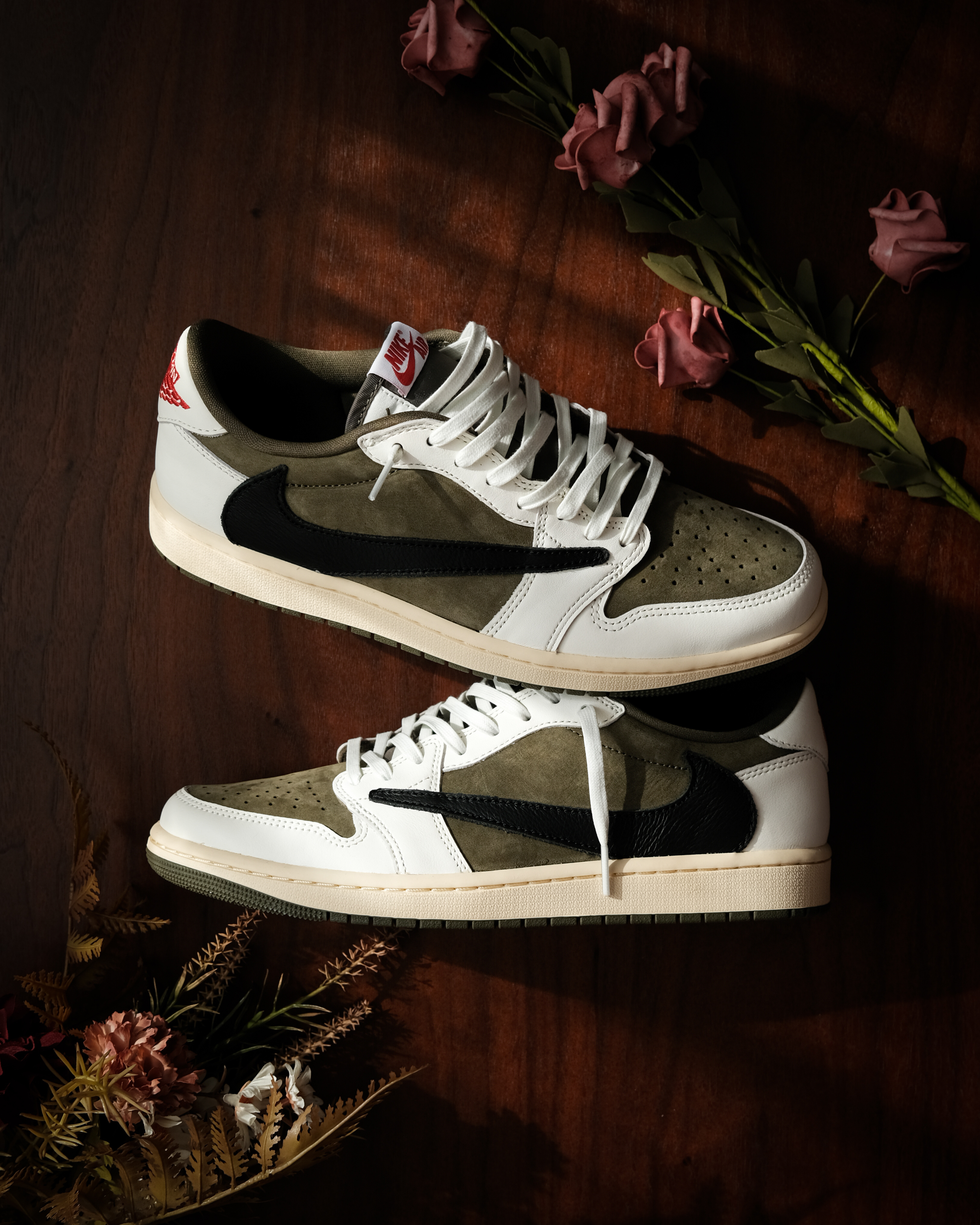 -(A13a)-TRAVIS SCOTT x NIKE AIR JORDAN 1 LOW OG "MEDIUM OLIVE" 倒勾 橄欖綠 女段- DM7866 200